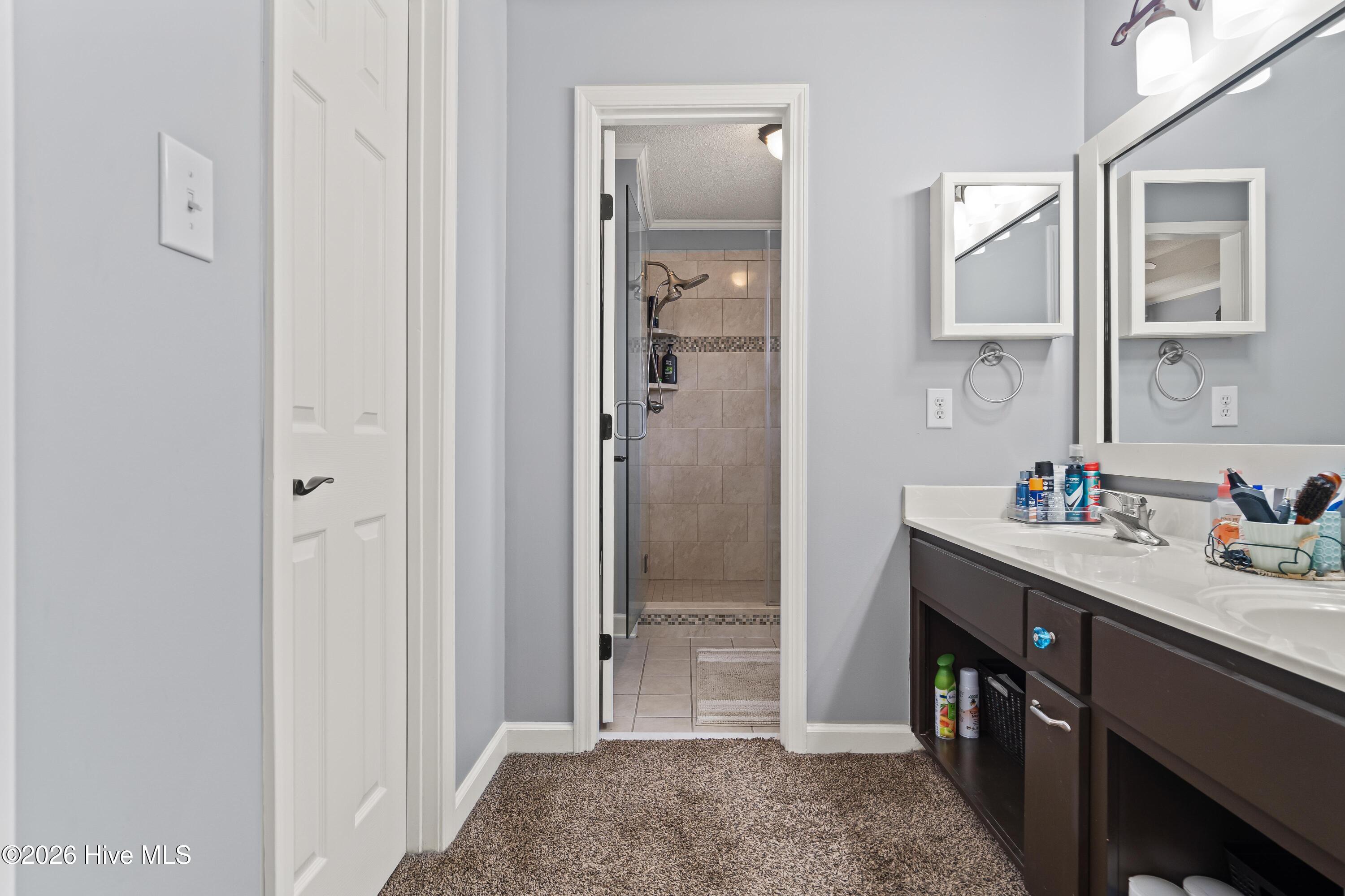 100550055 | Photo 33