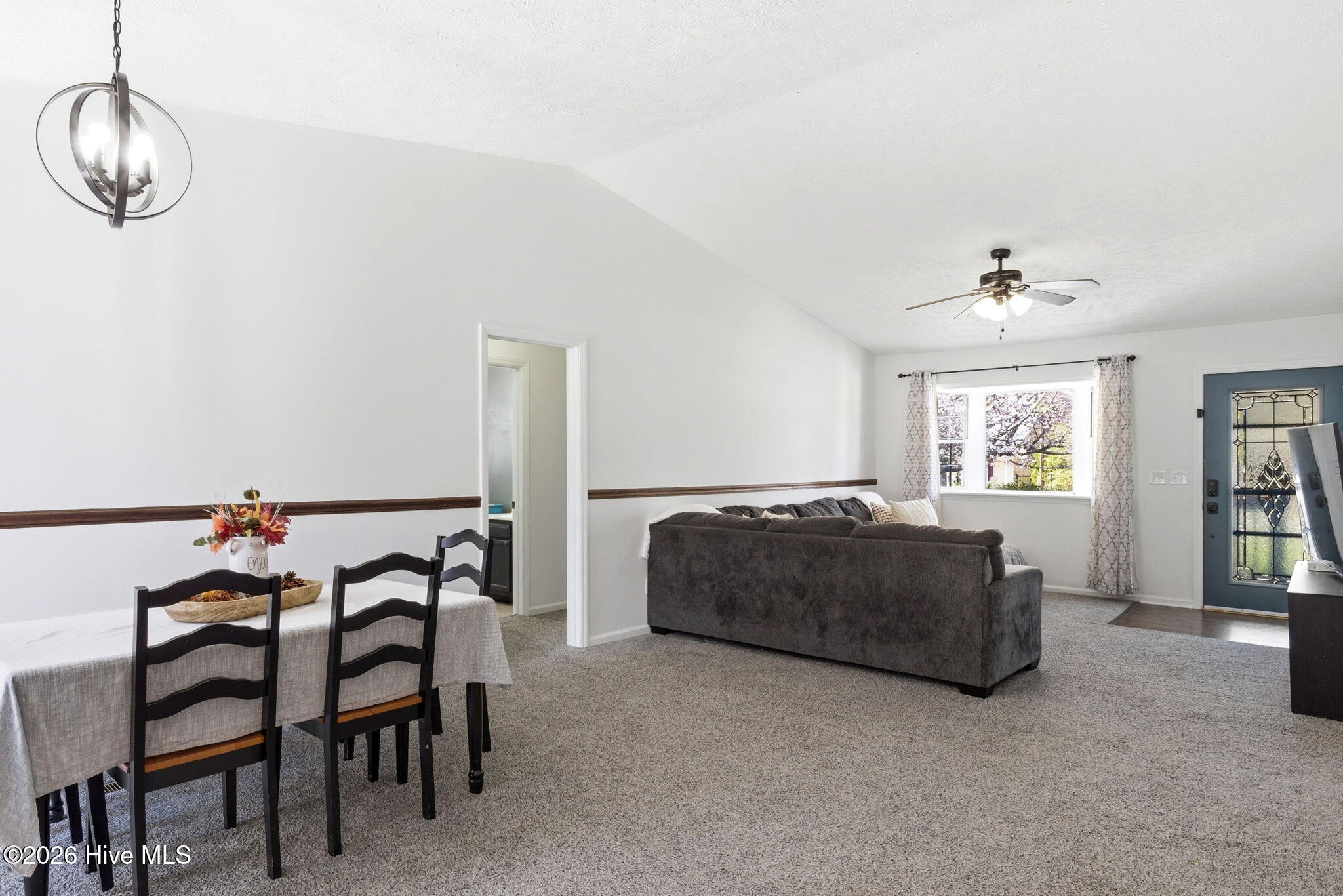 100561818 | Photo 10