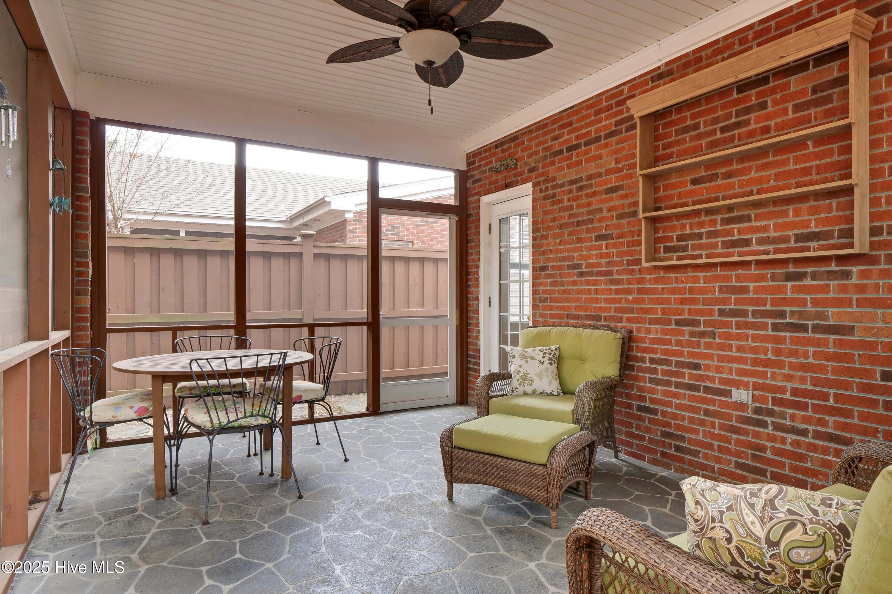 100545756 | Photo 18