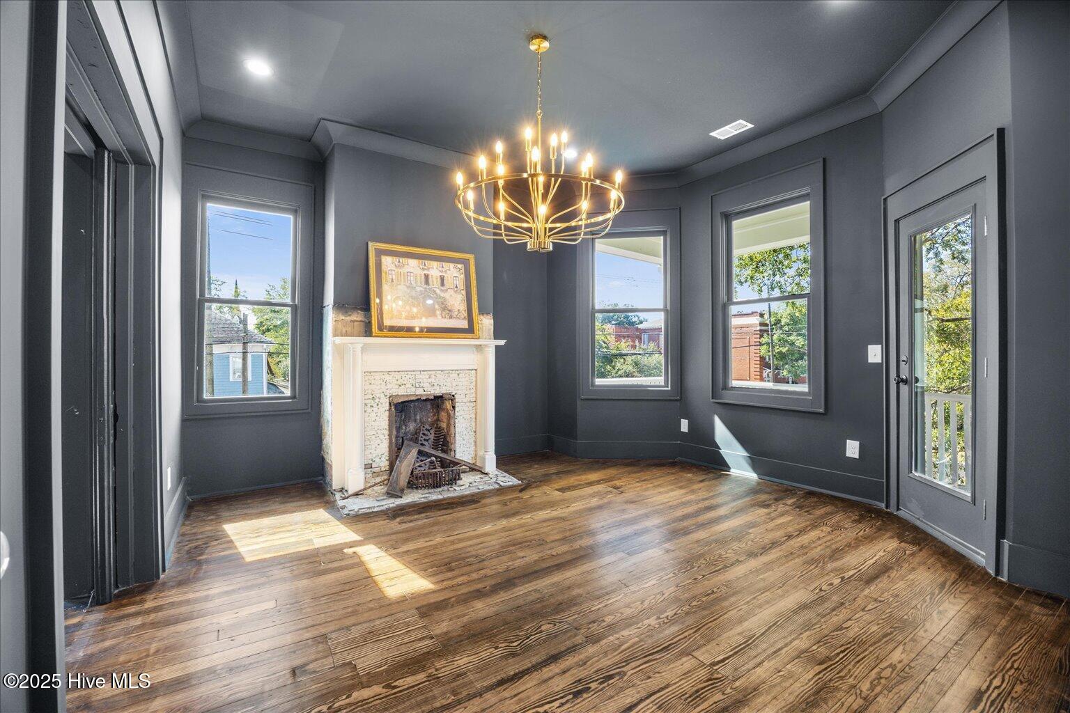 100537963 | Photo 36