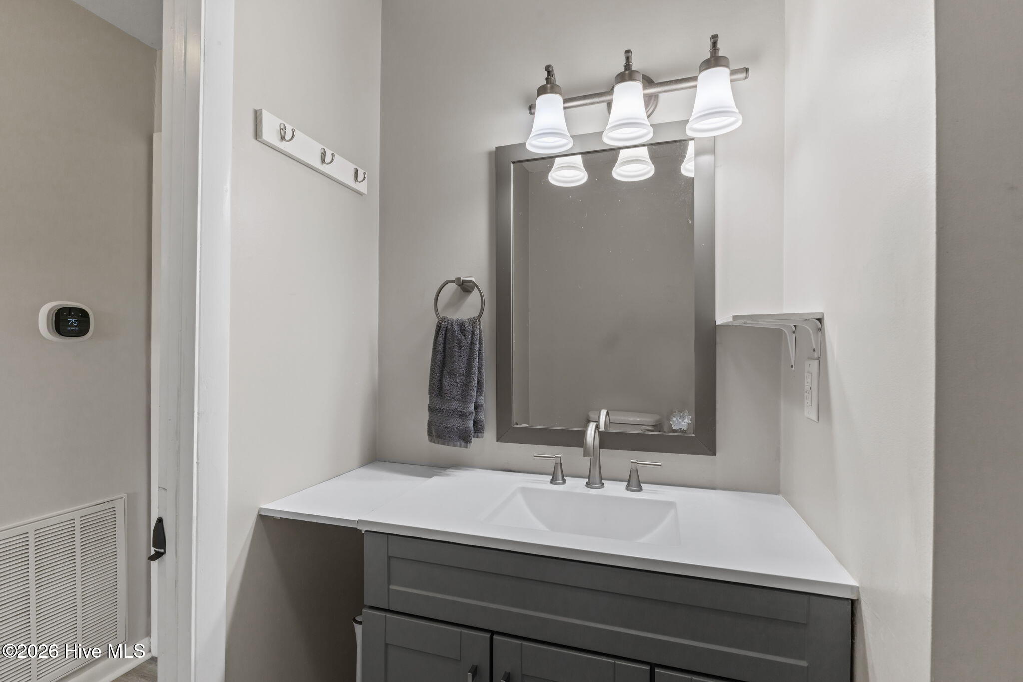 100568142 | Photo 25