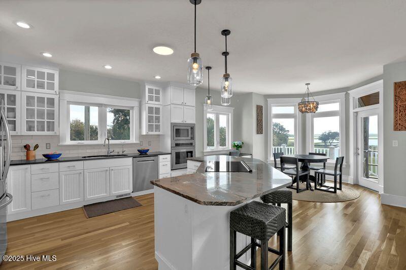 100533910 | Photo 11