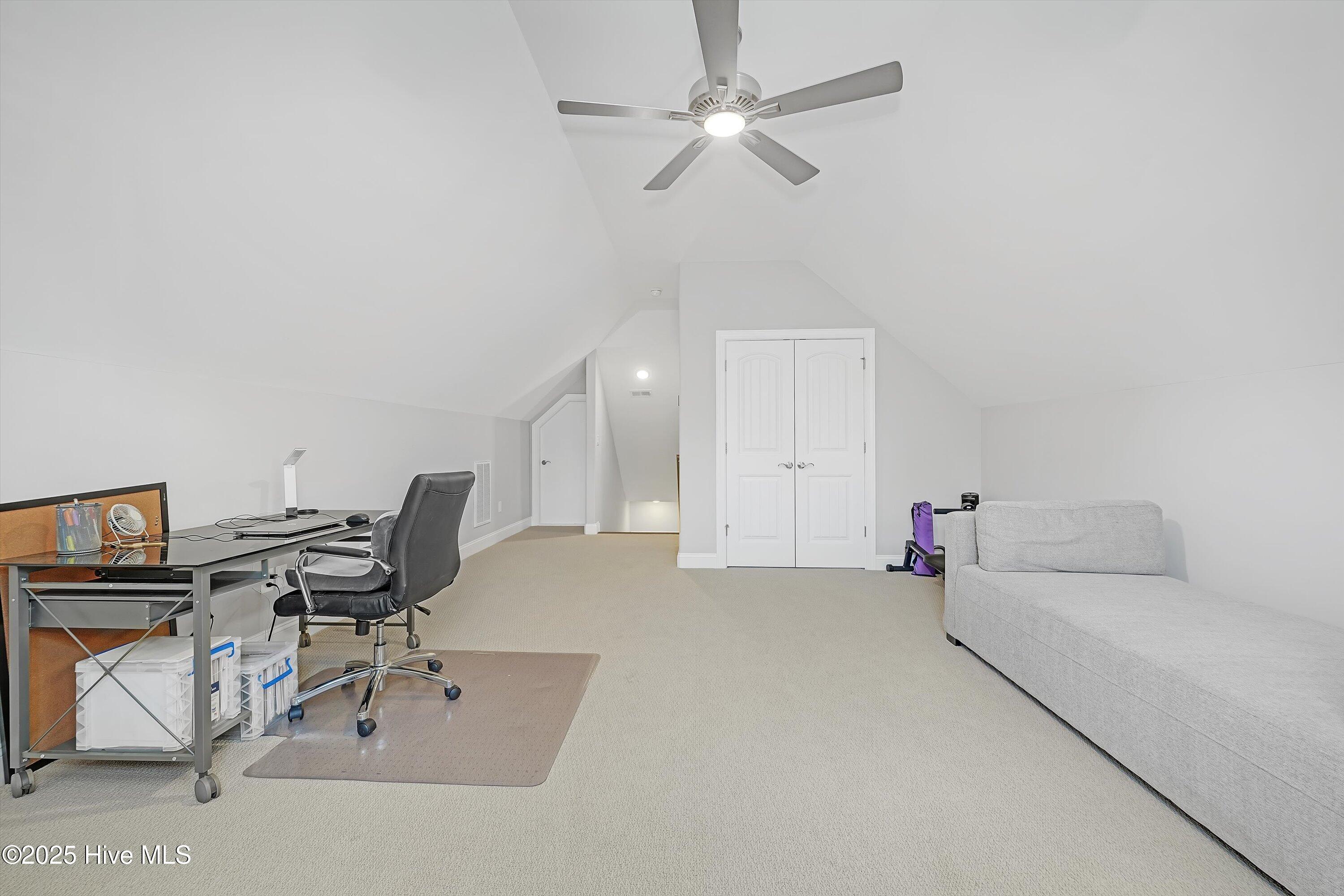 100526199 | Photo 30