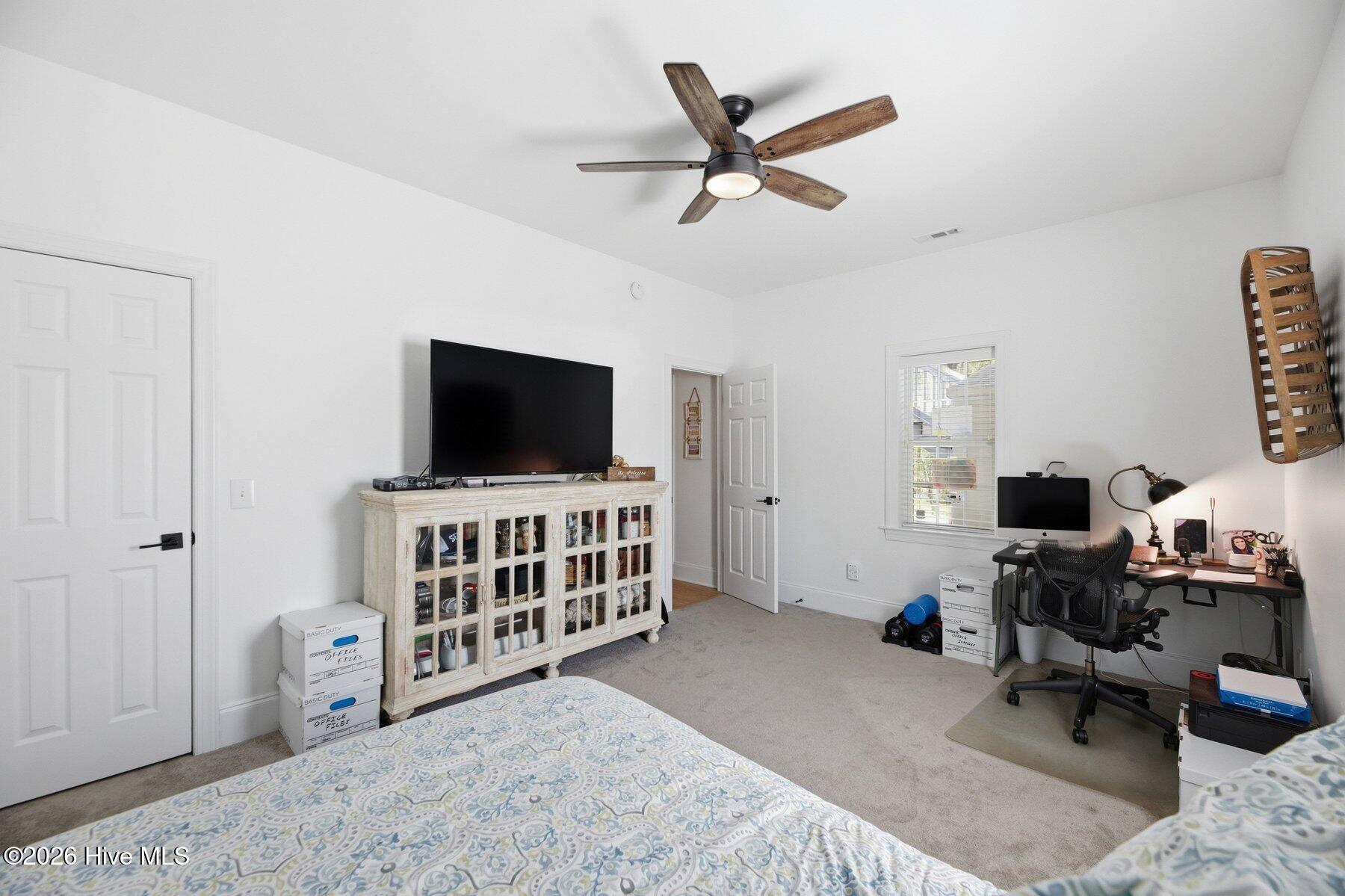 100564034 | Photo 46