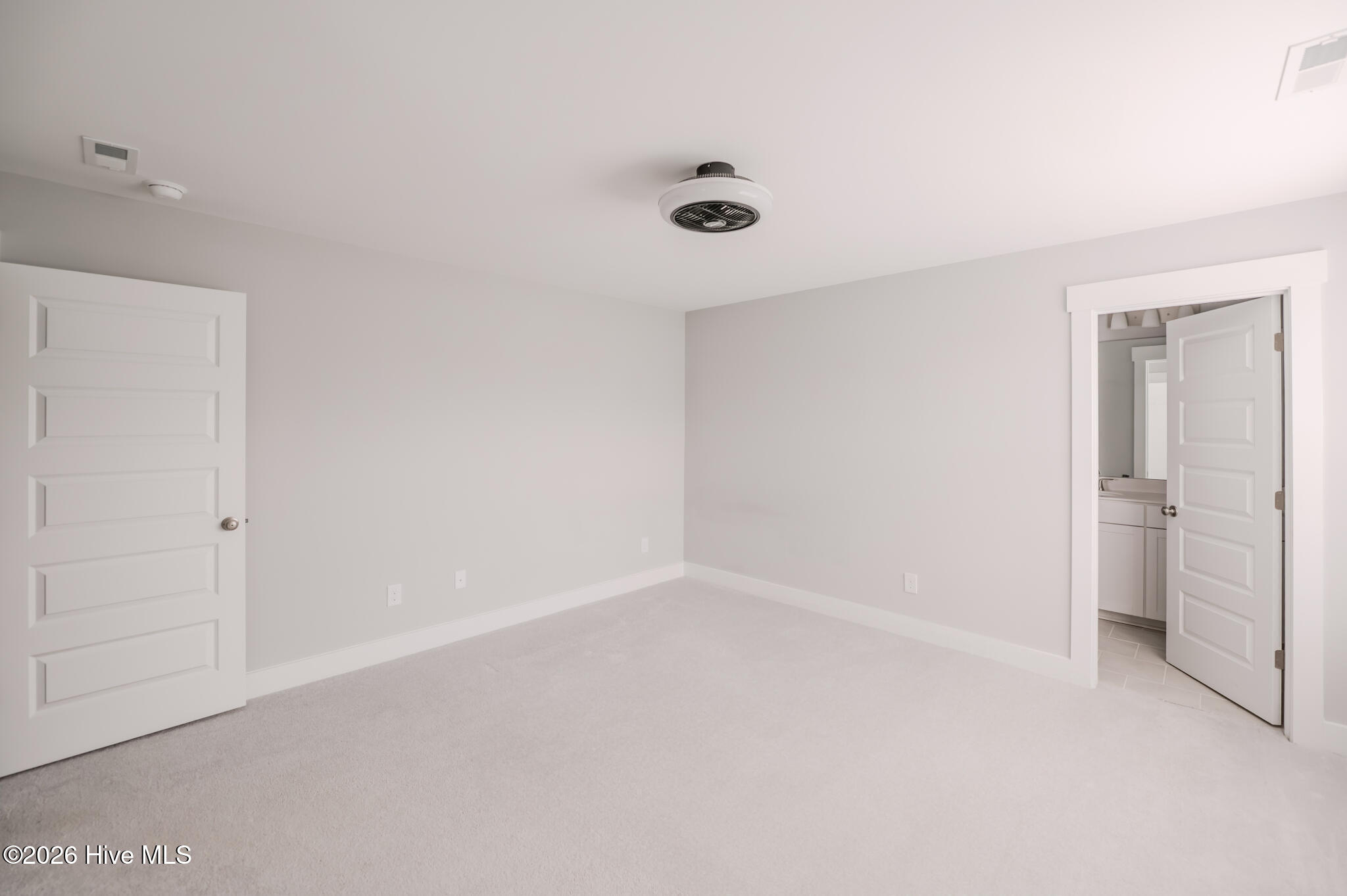 100567790 | Photo 52