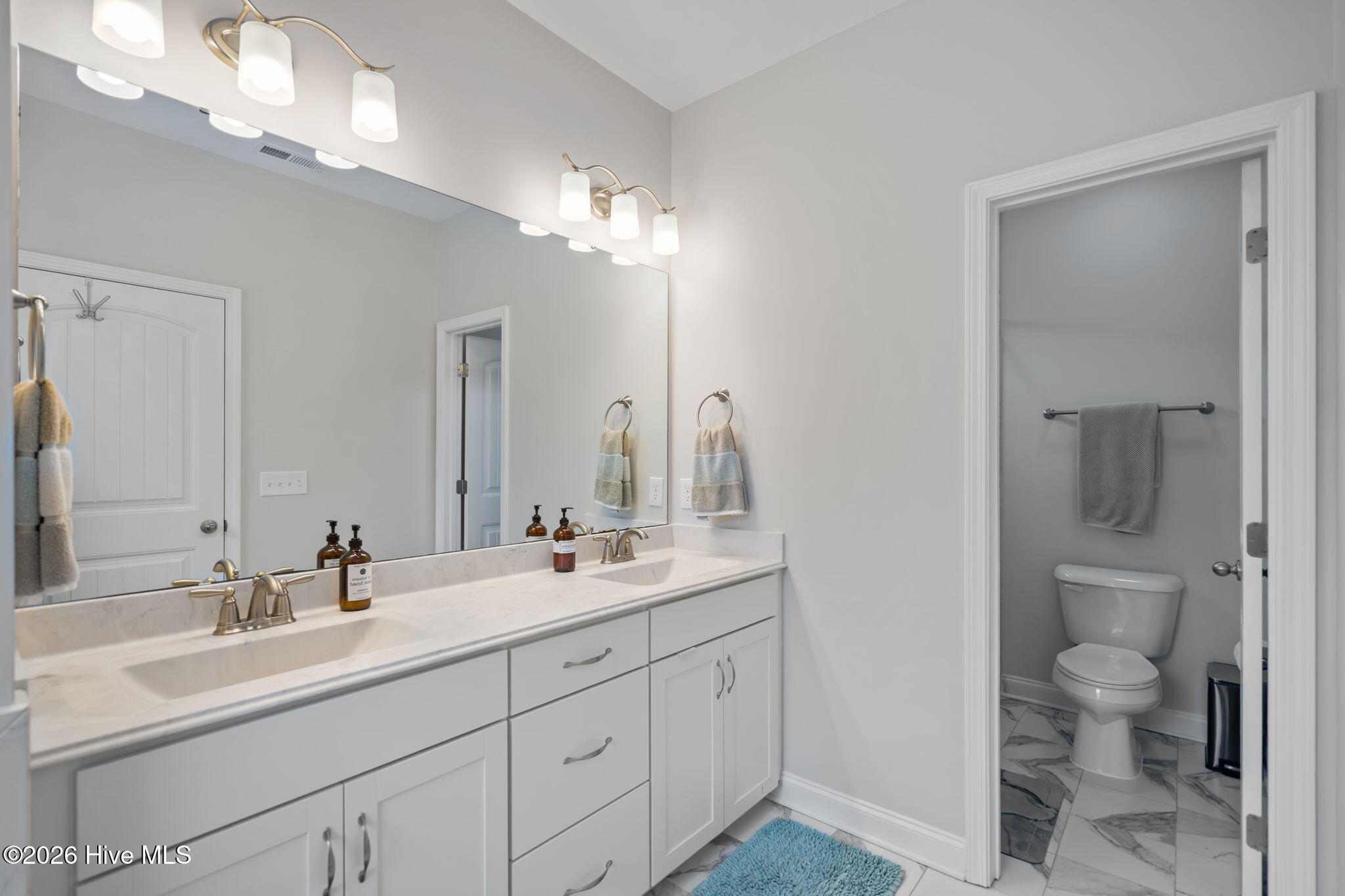 100558672 | Photo 35