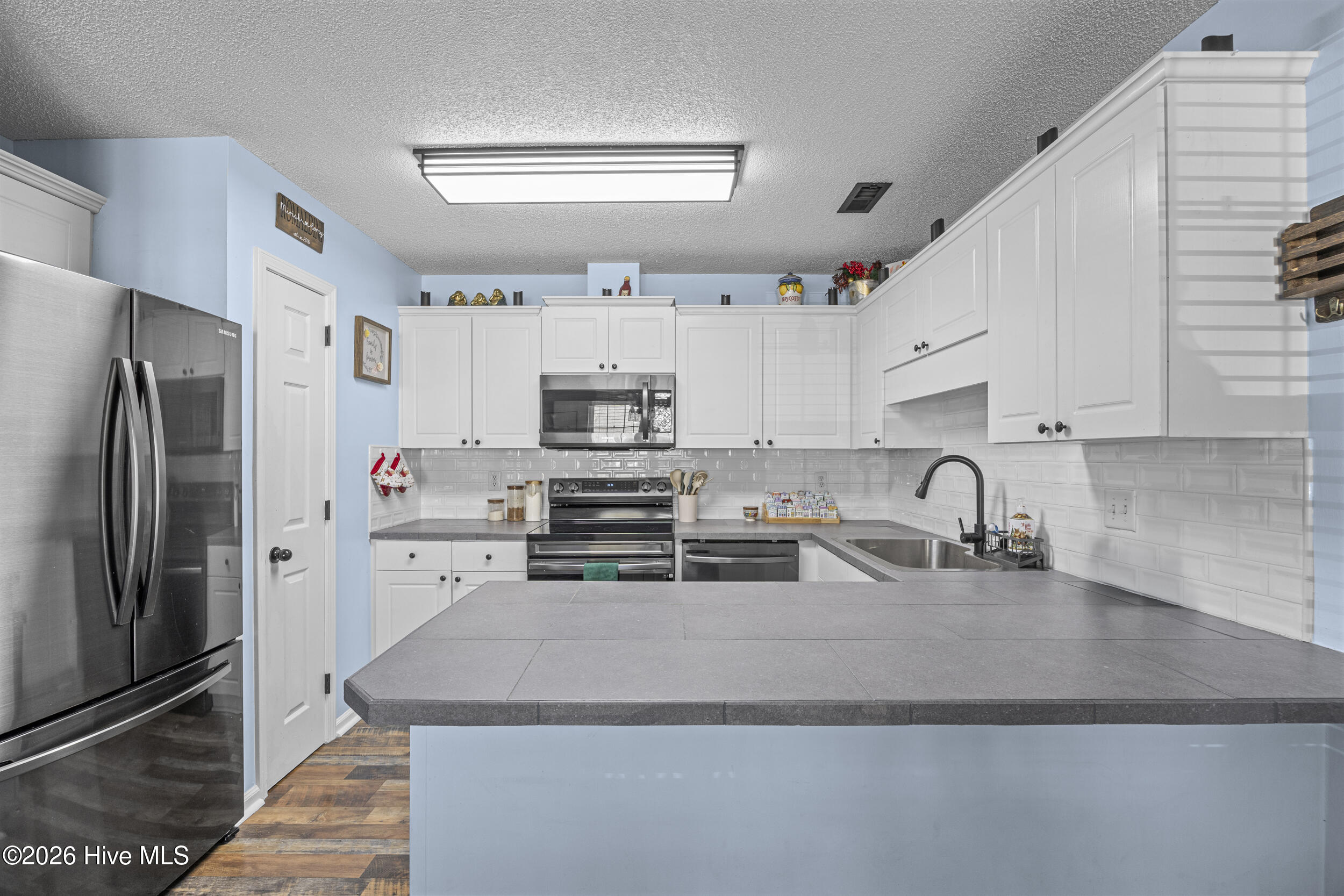 100549886 | Photo 11