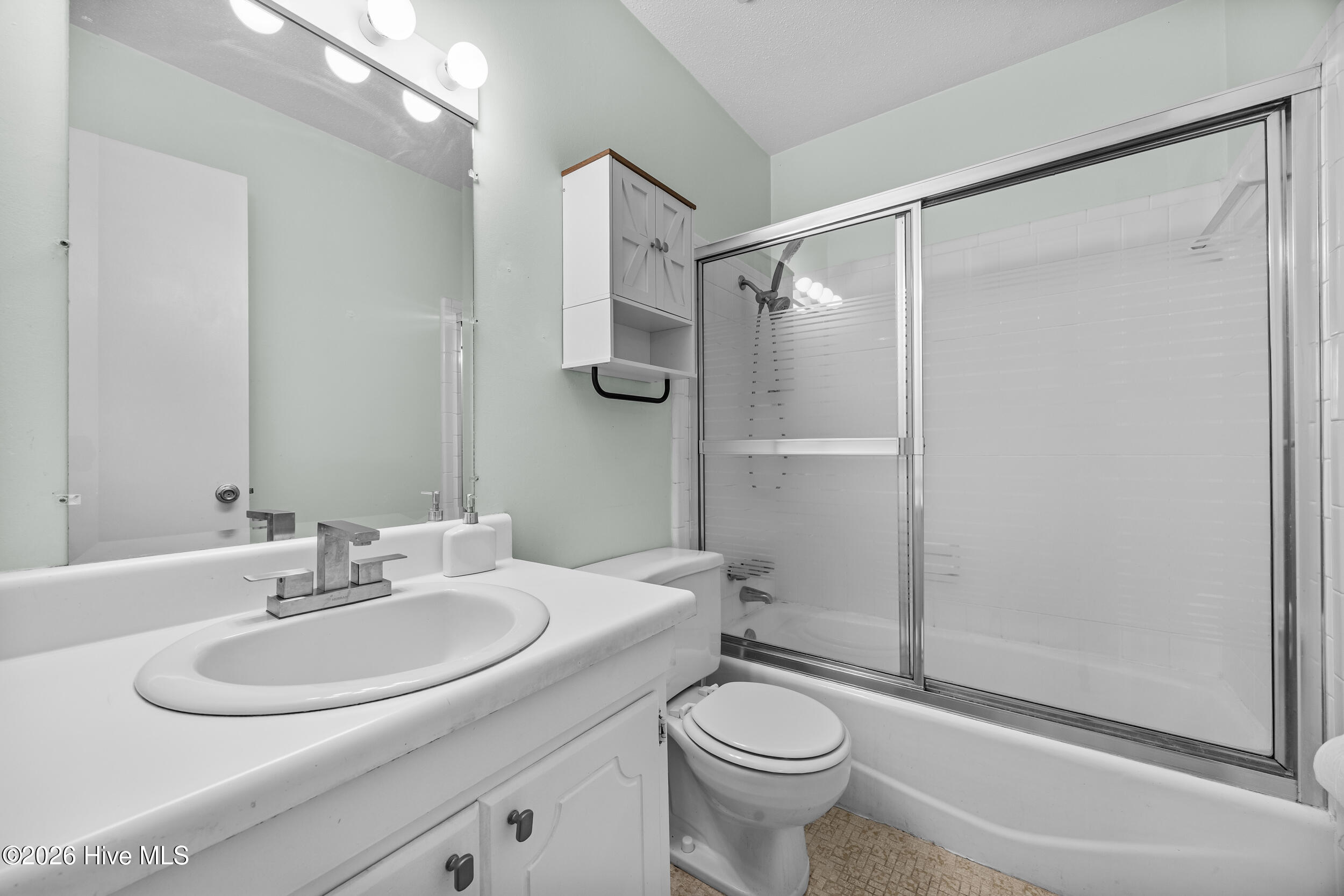 100569025 | Photo 16