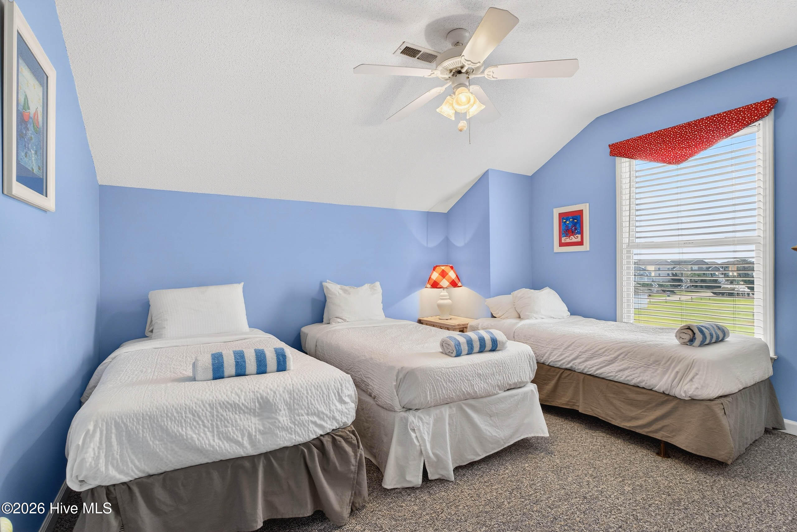 100563035 | Photo 35