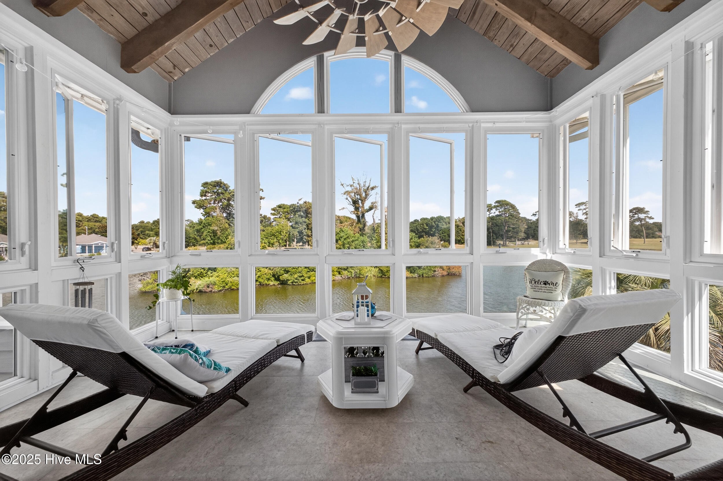 100528794 | Photo 14