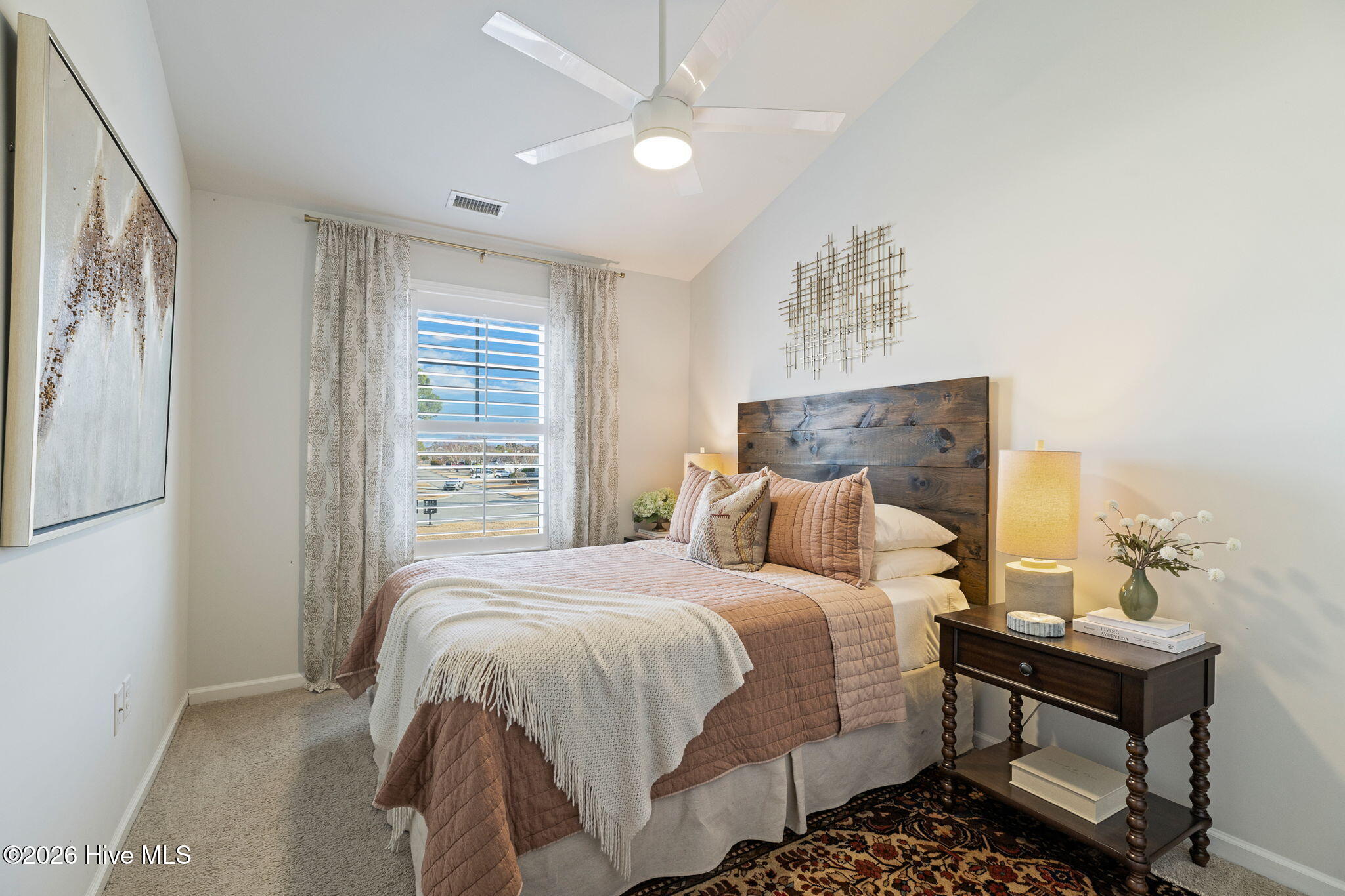 100556686 | Photo 26