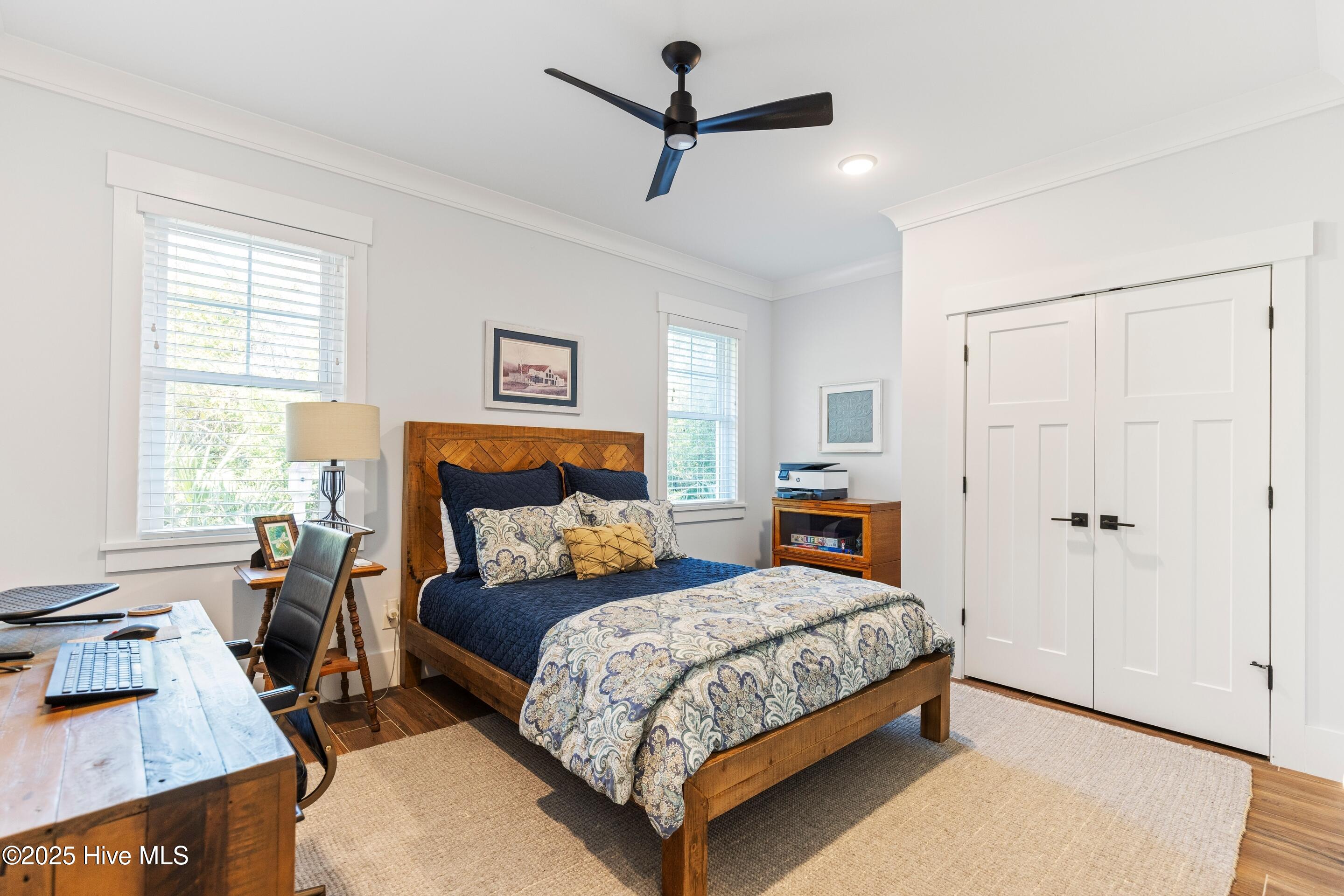 100540413 | Photo 43