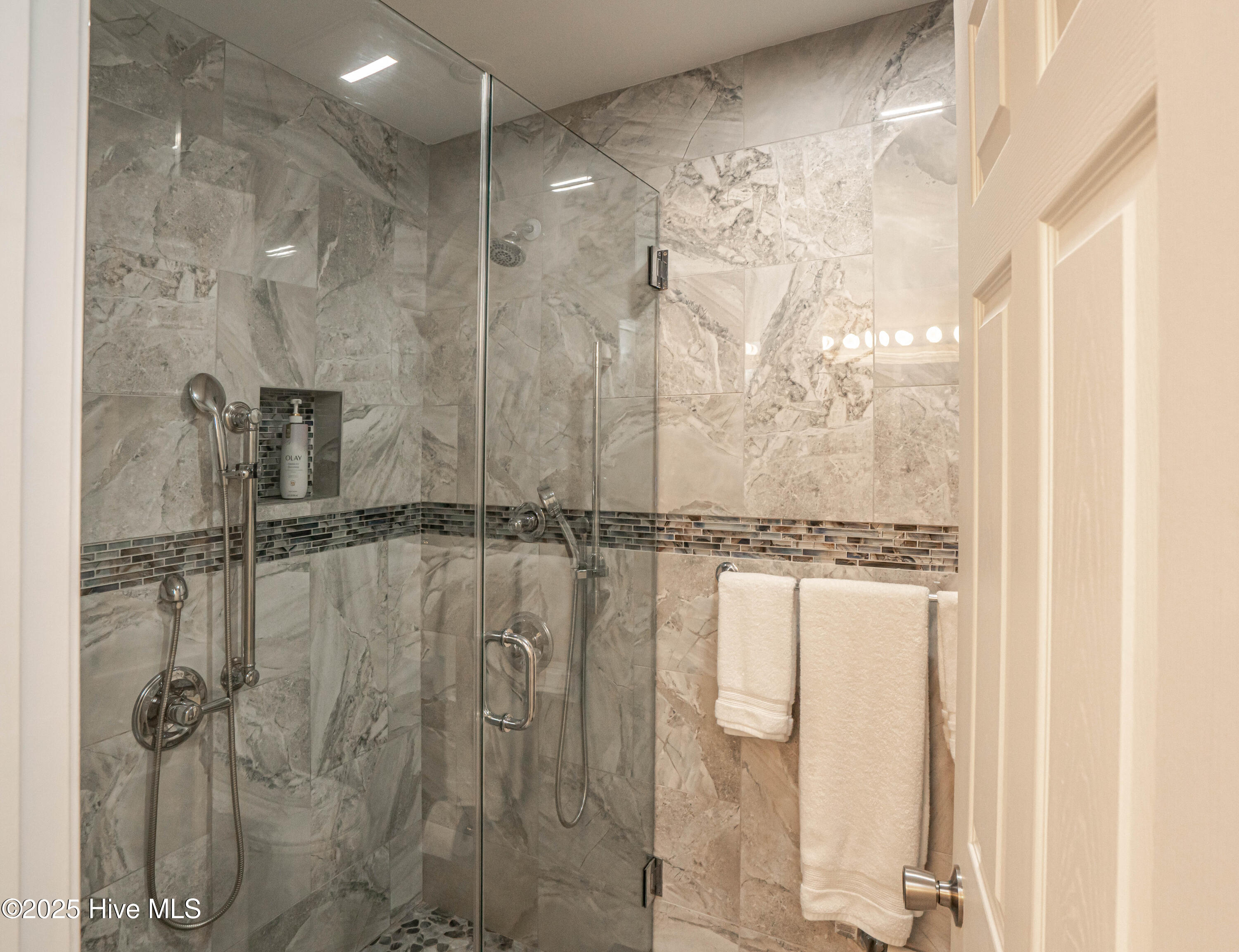 100536080 | Photo 21