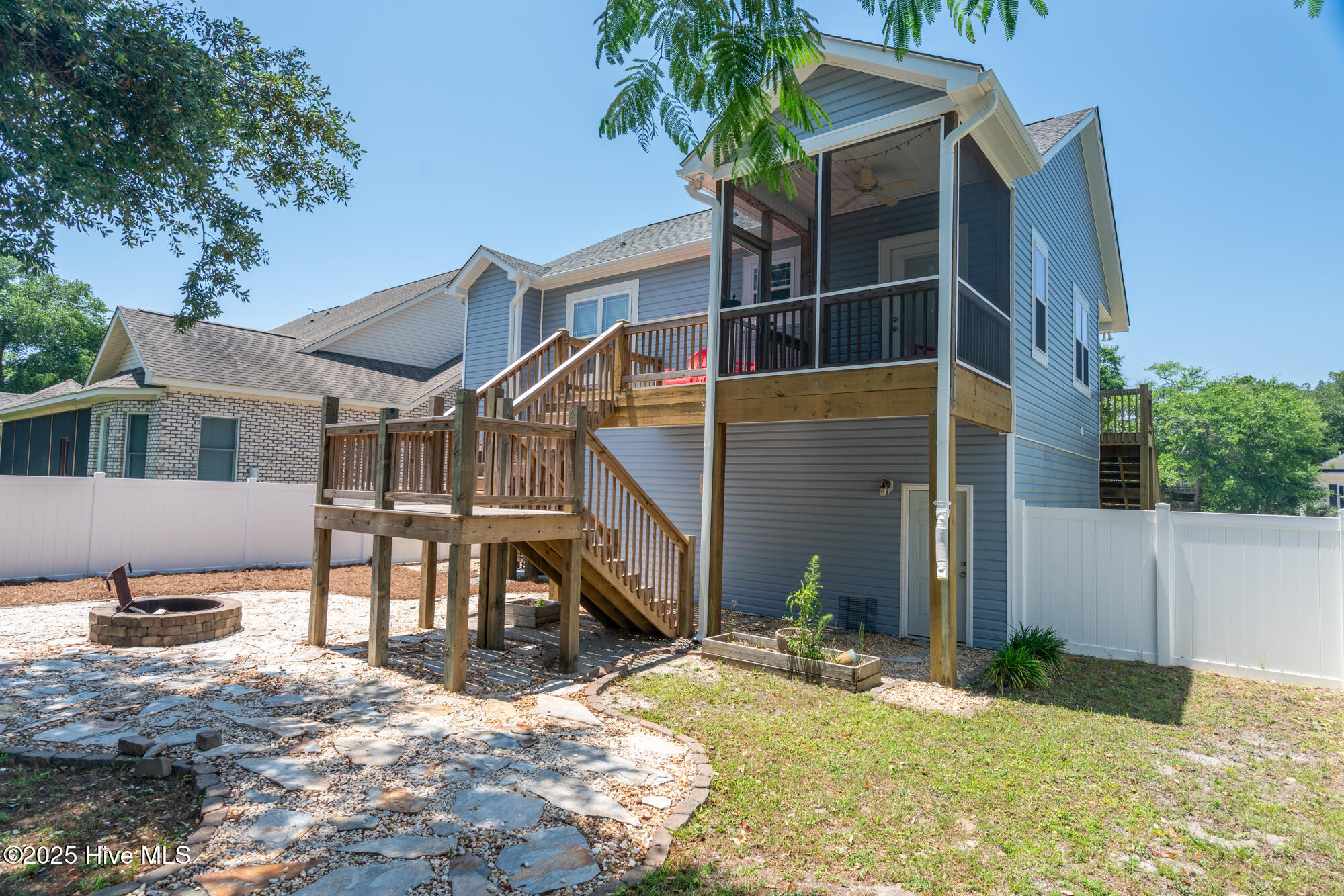 100527640 | Photo 32