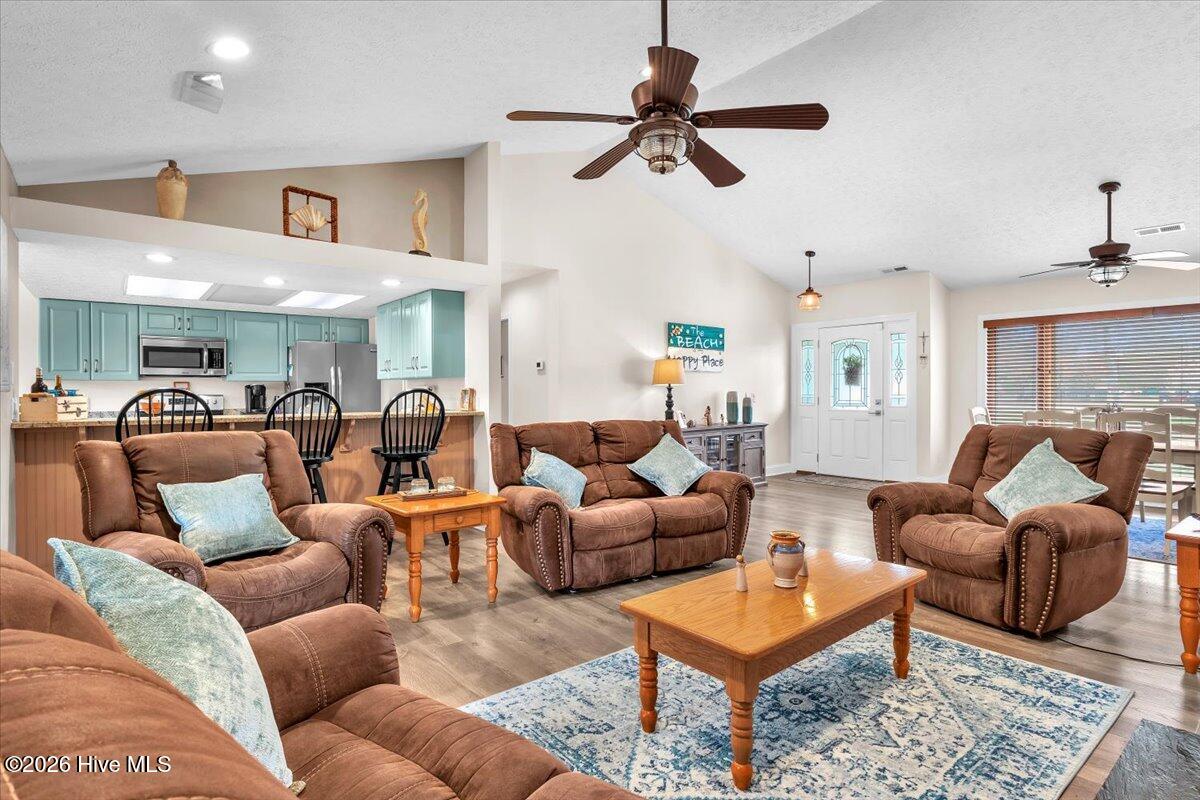 100563011 | Photo 14