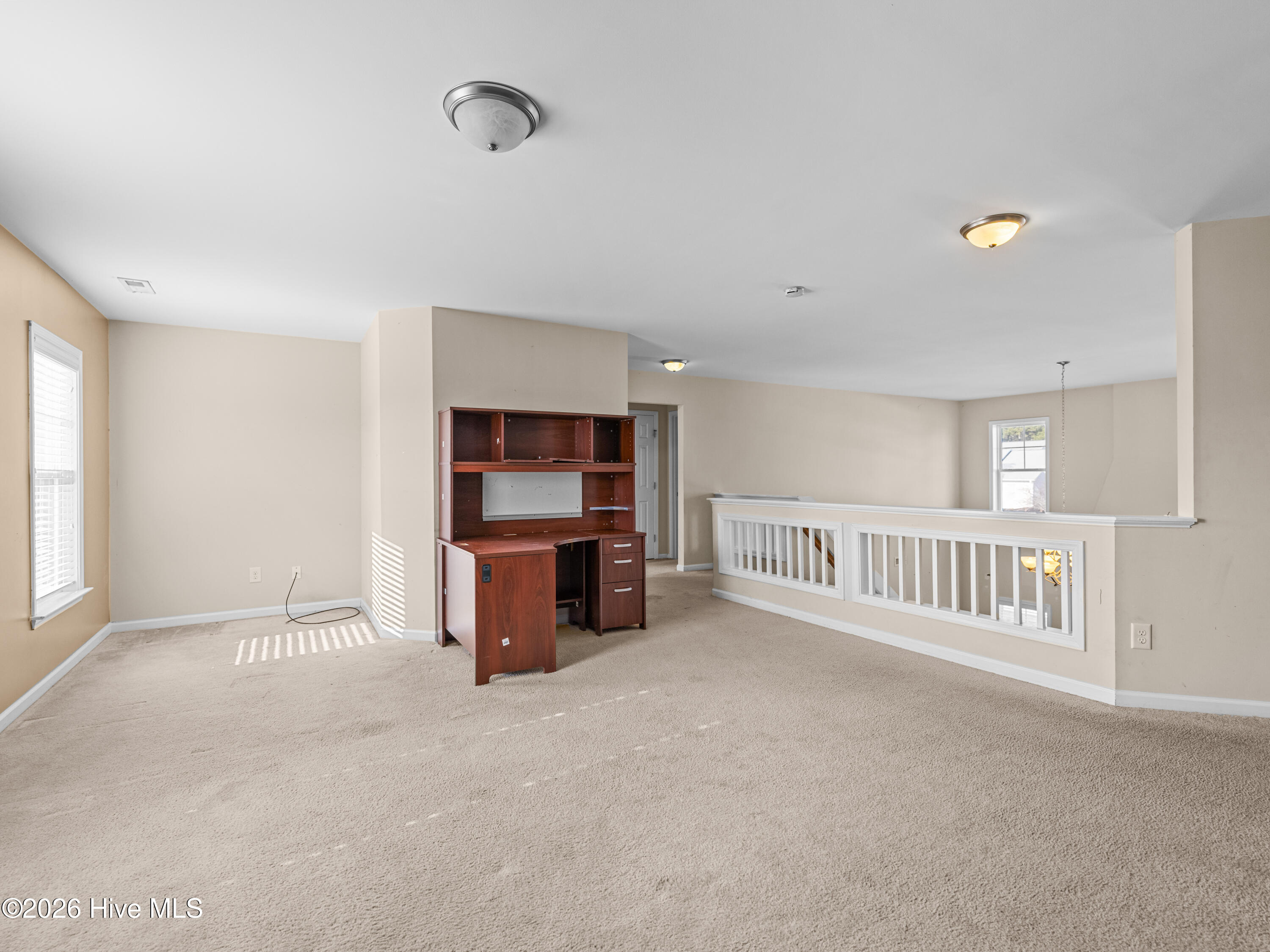 100553389 | Photo 34