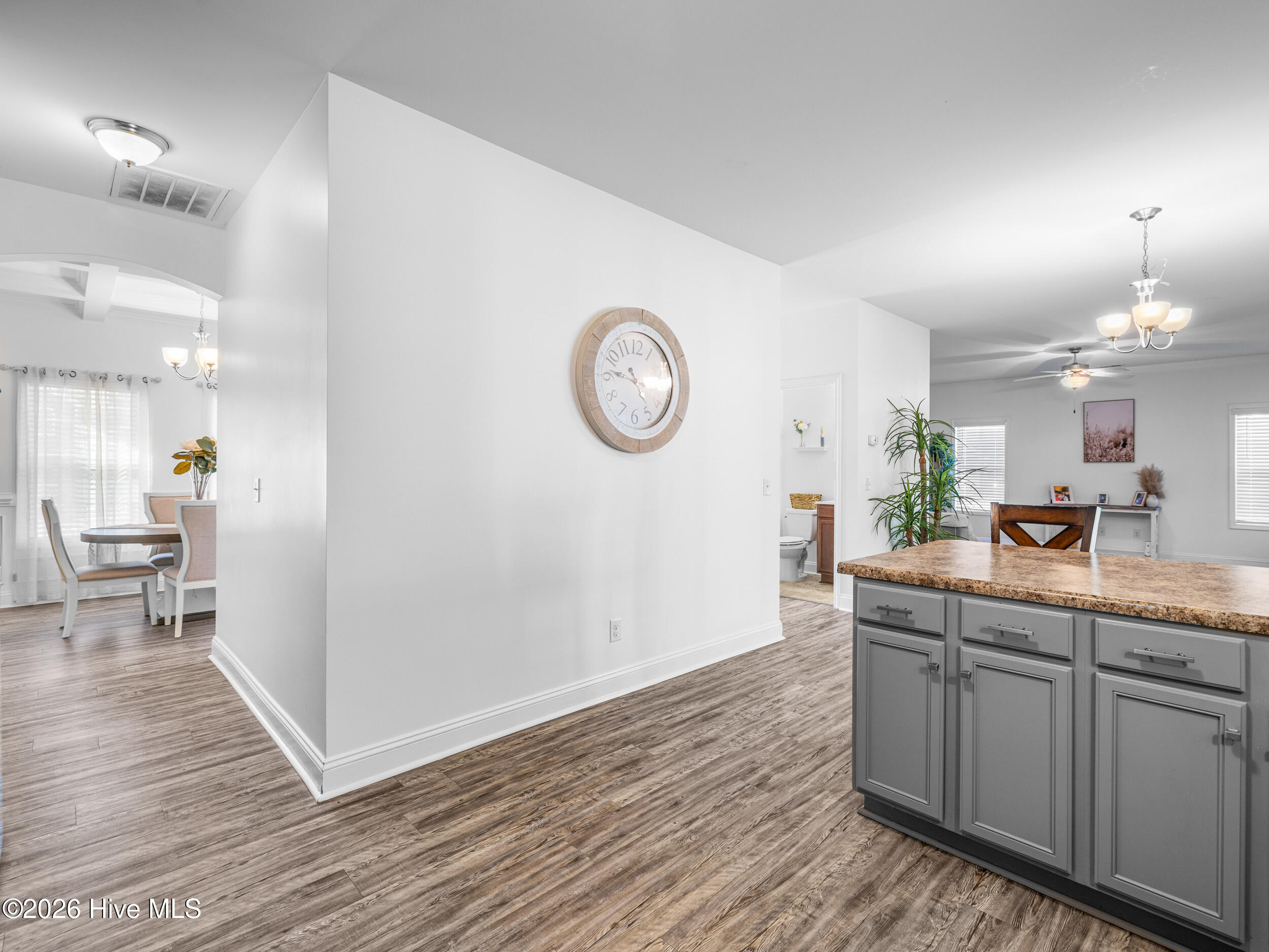 100562171 | Photo 17