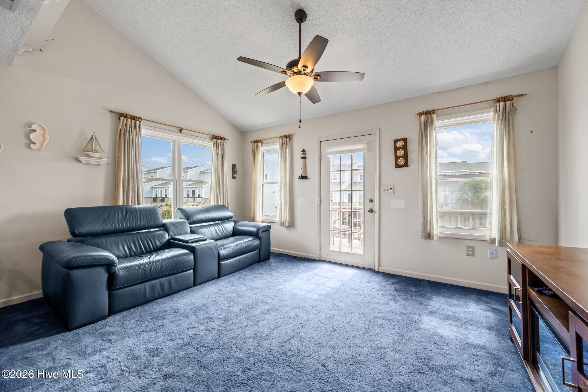 100560354 | Photo 16