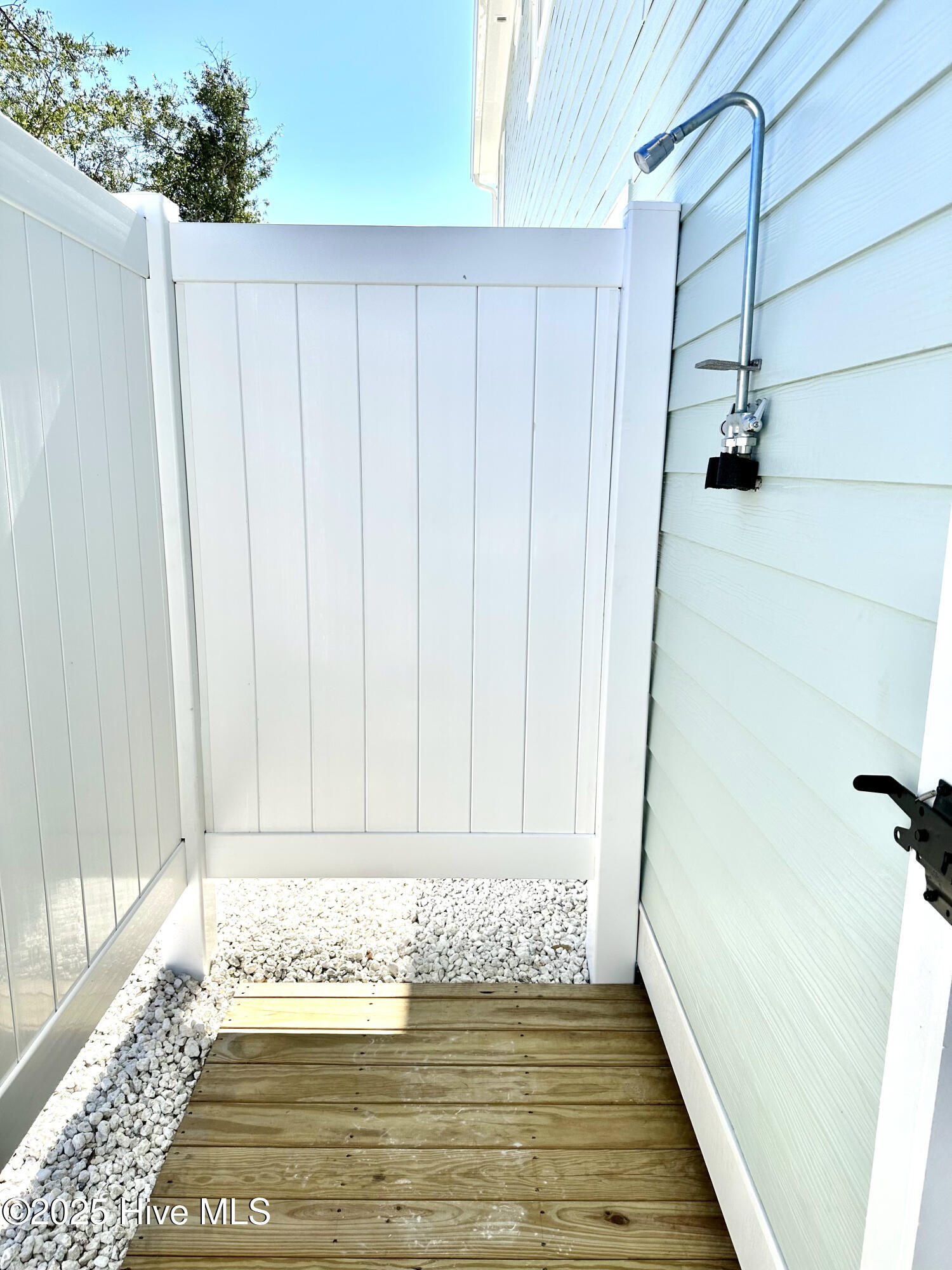 100537365 | Photo 53