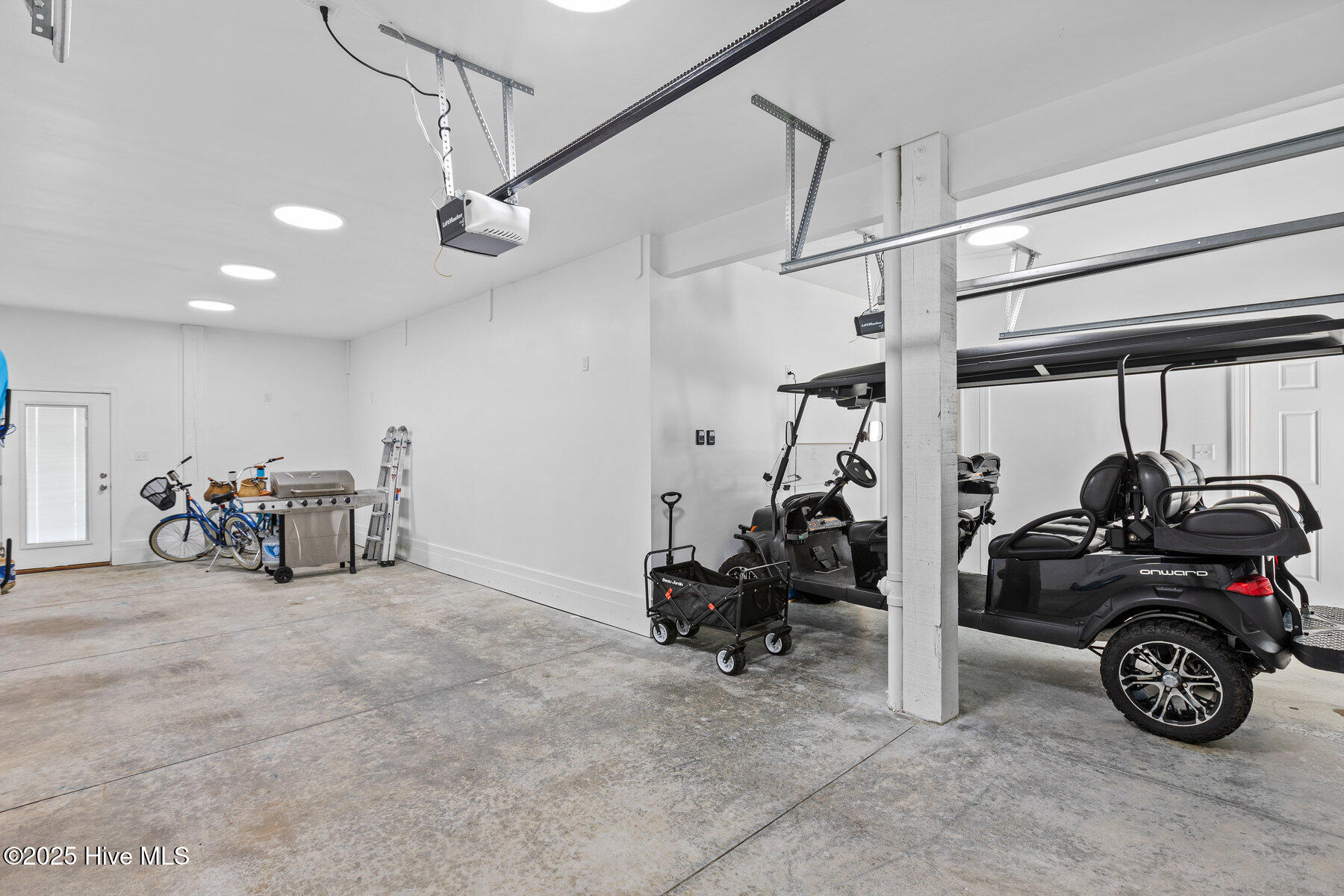 100518577 | Photo 38