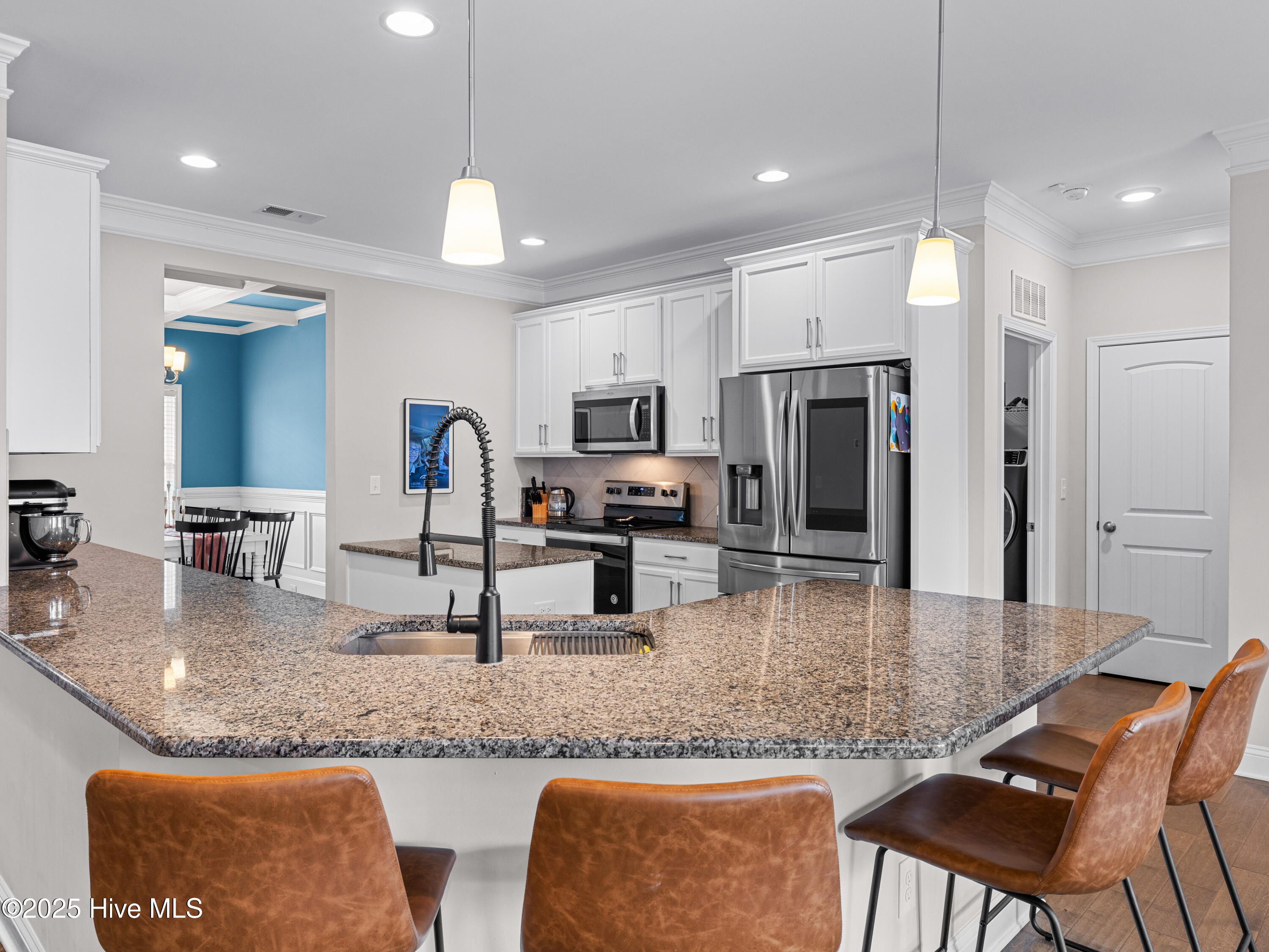 100535765 | Photo 27