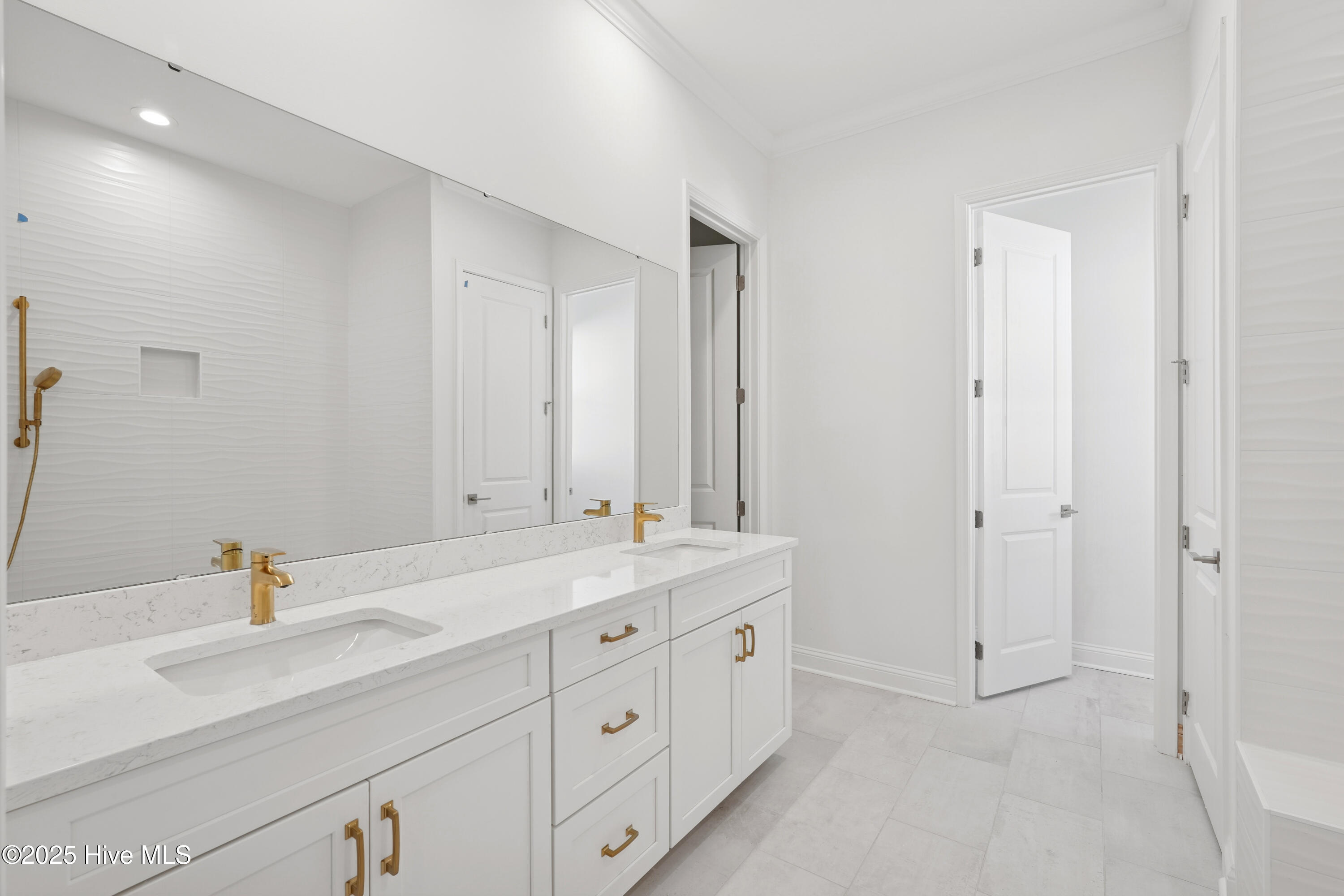 100508380 | Photo 10