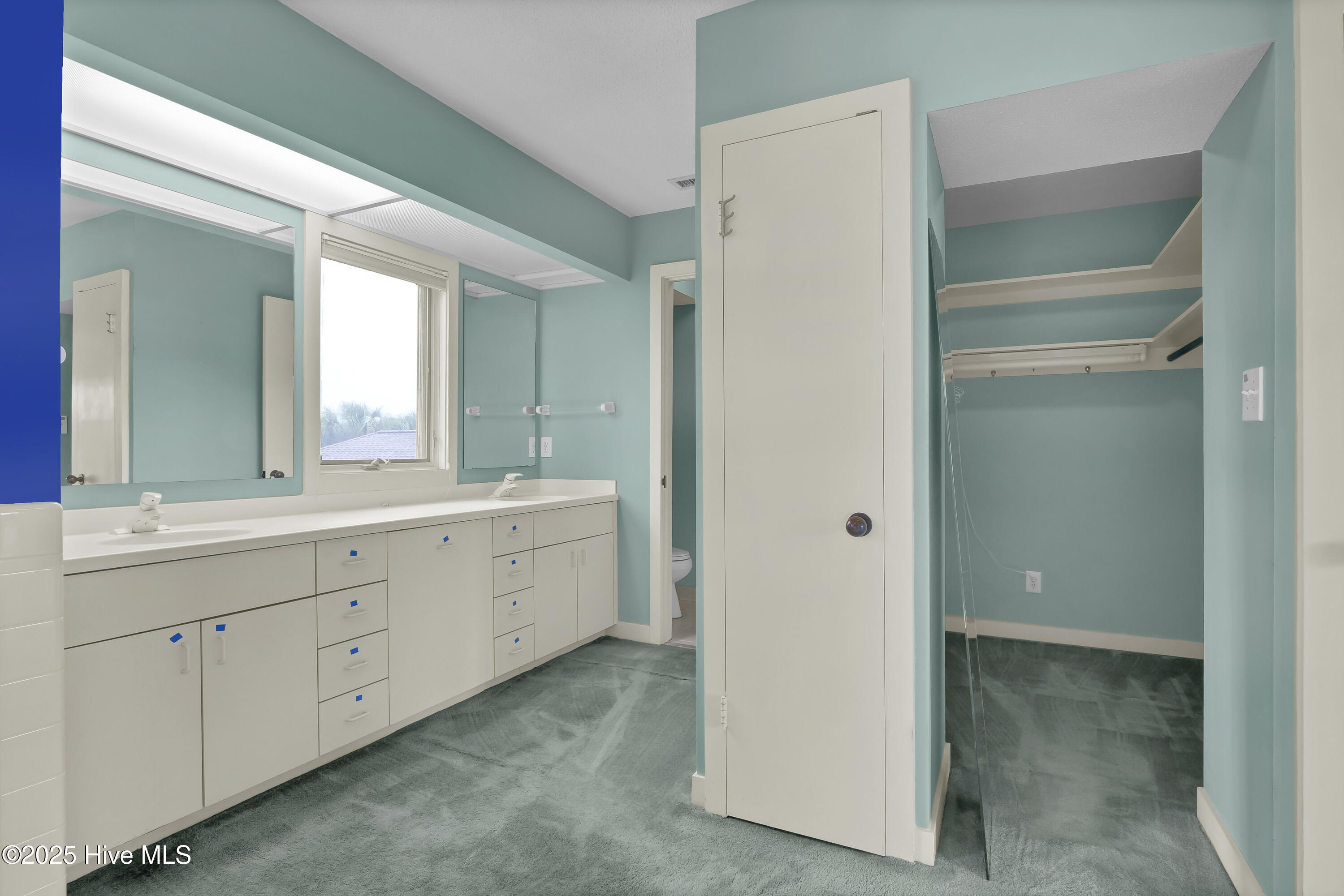 100527389 | Photo 32