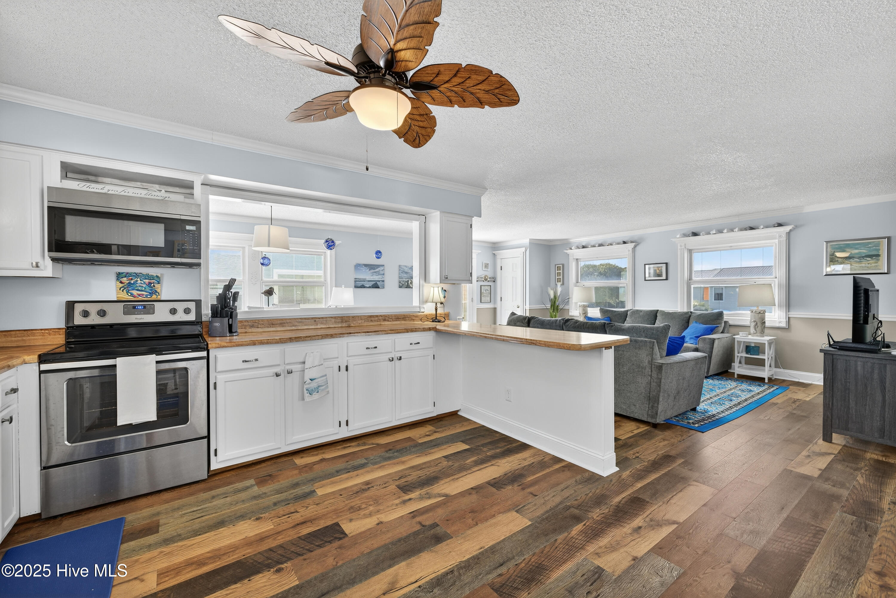 100542400 | Photo 11