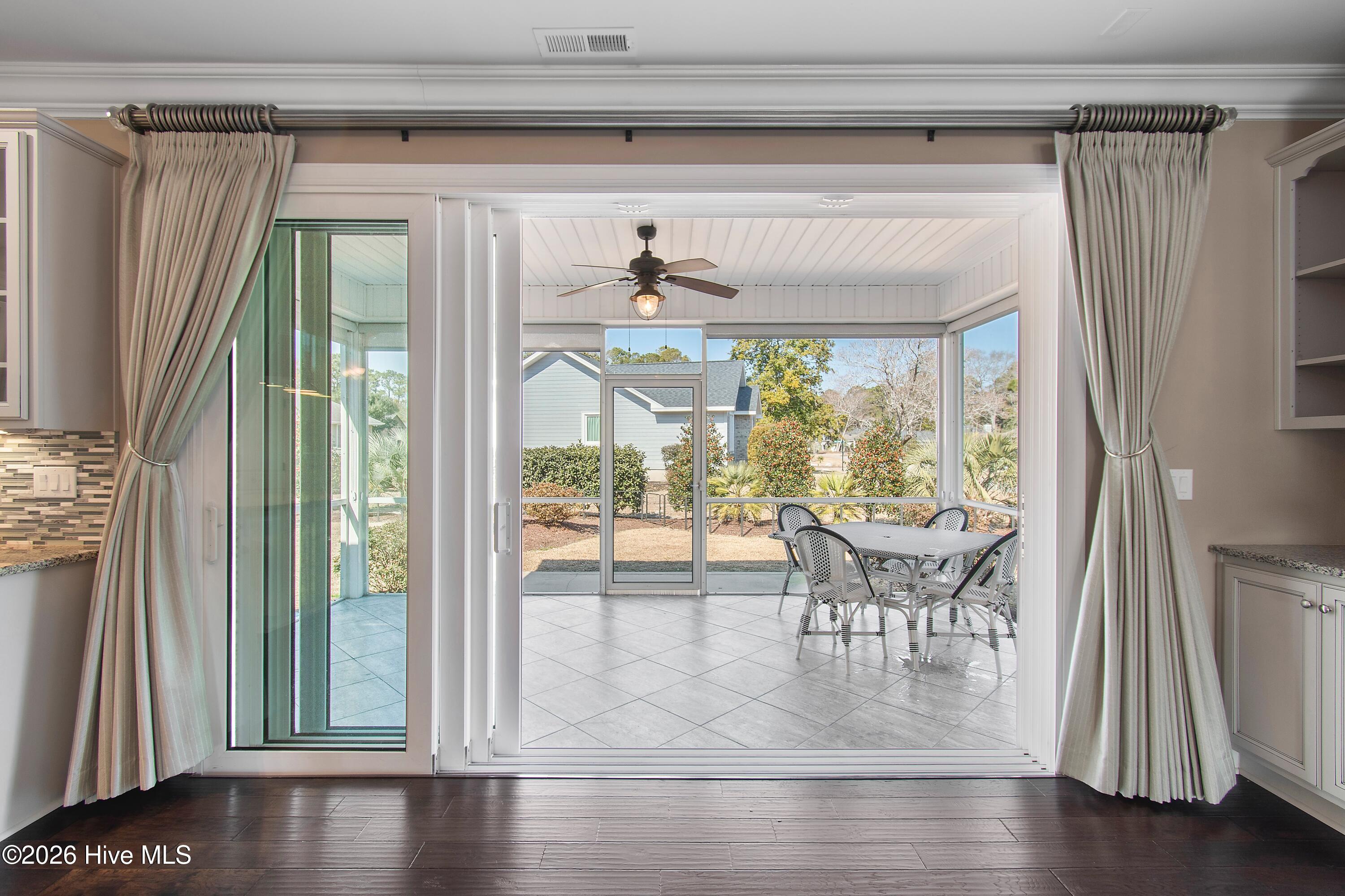 100554022 | Photo 46