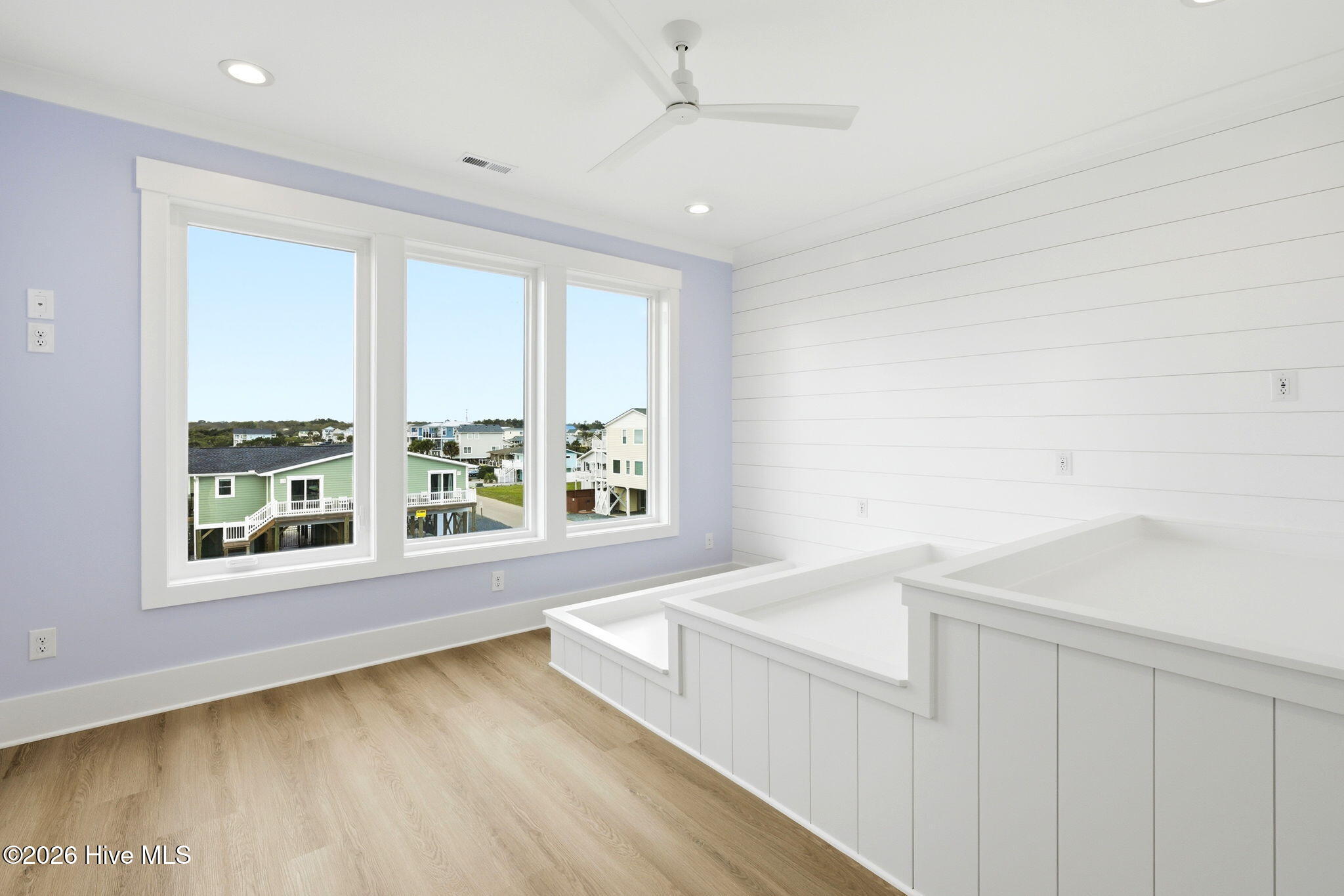 100564673 | Photo 35