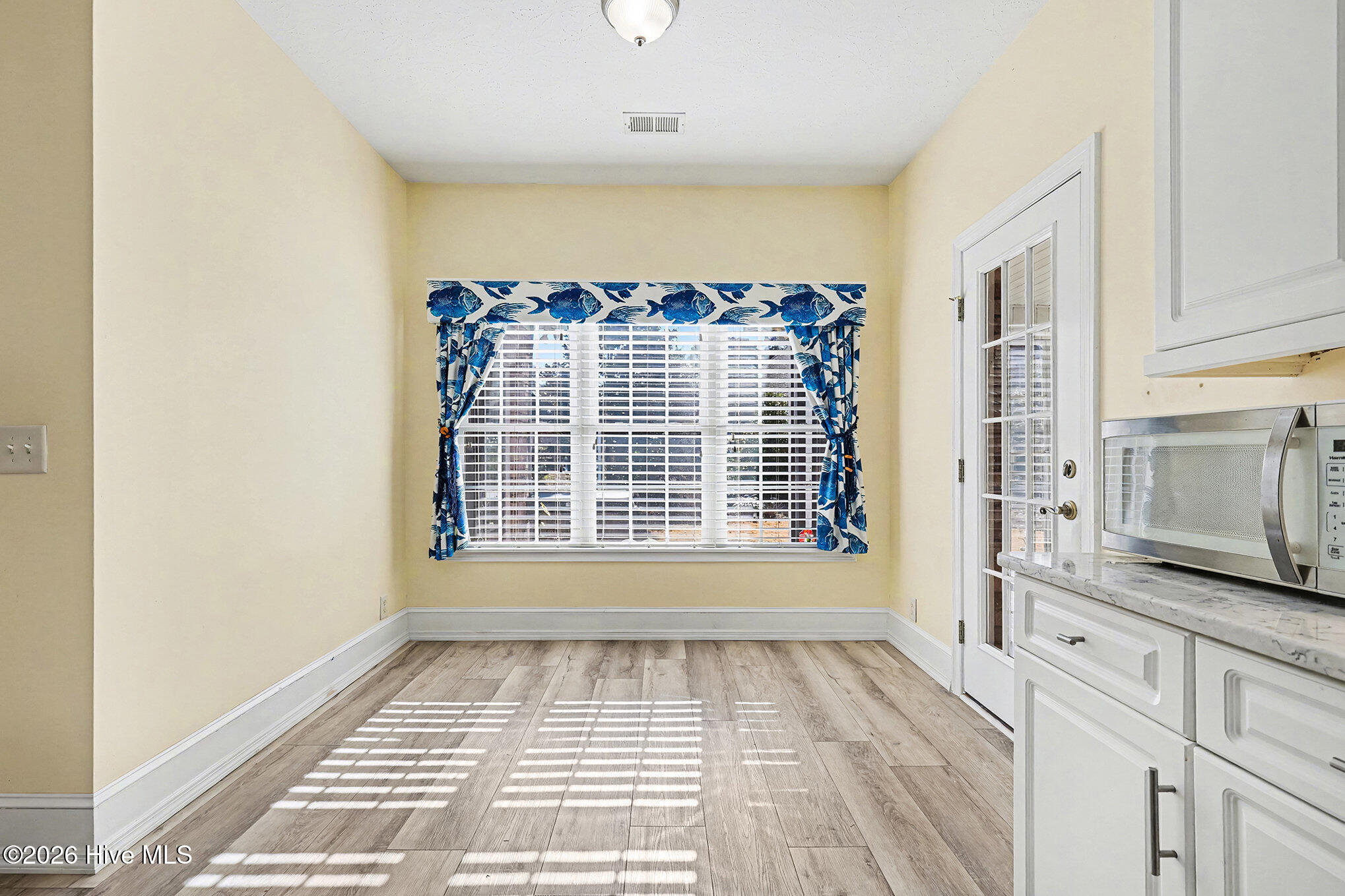 100539757 | Photo 12