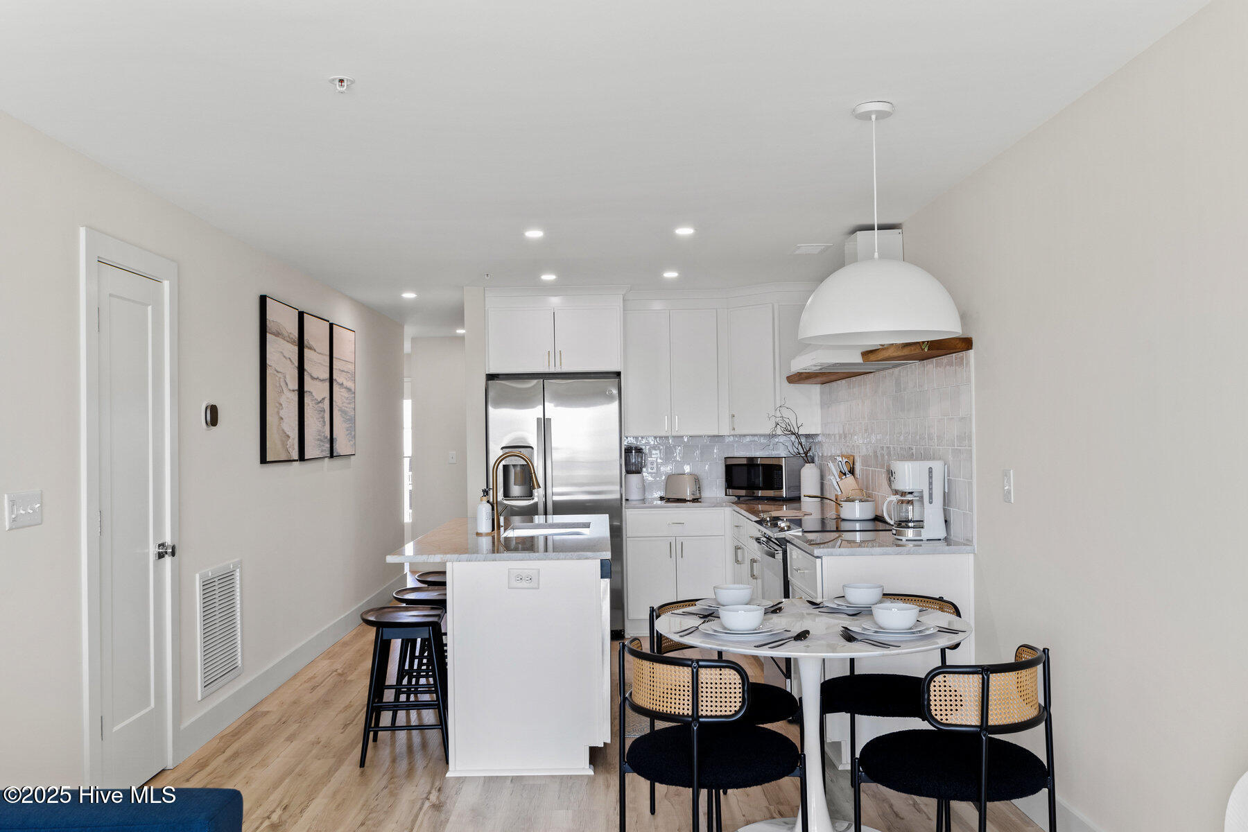 100503111 | Photo 14