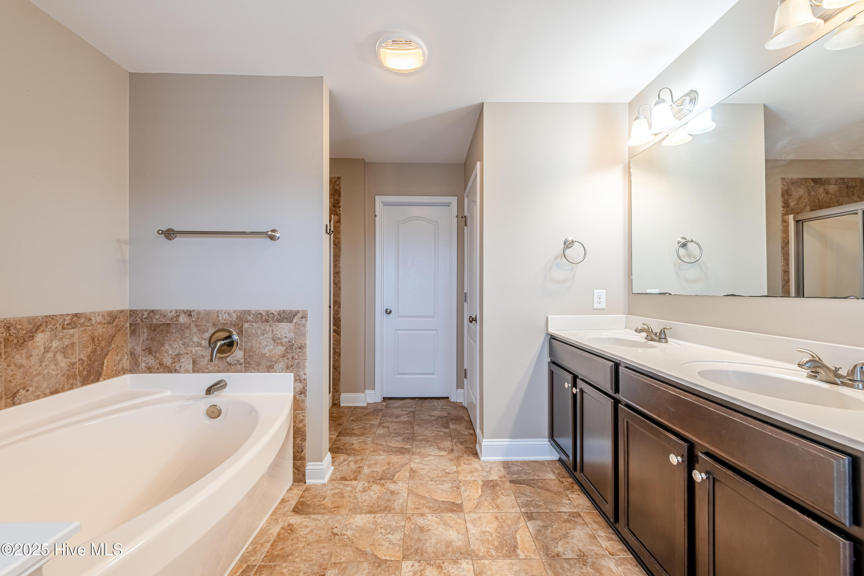 100546682 | Photo 30