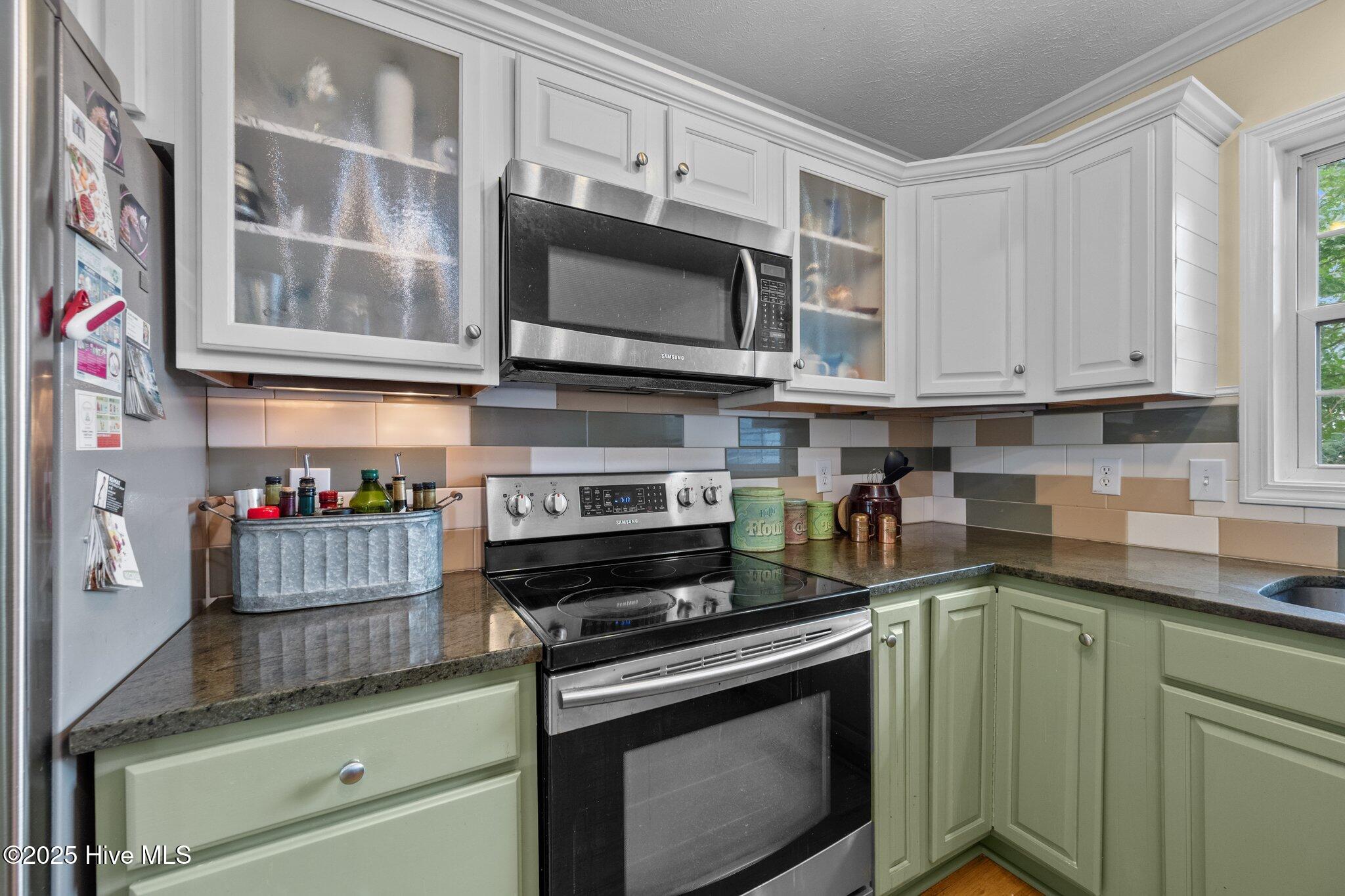 100548060 | Photo 10