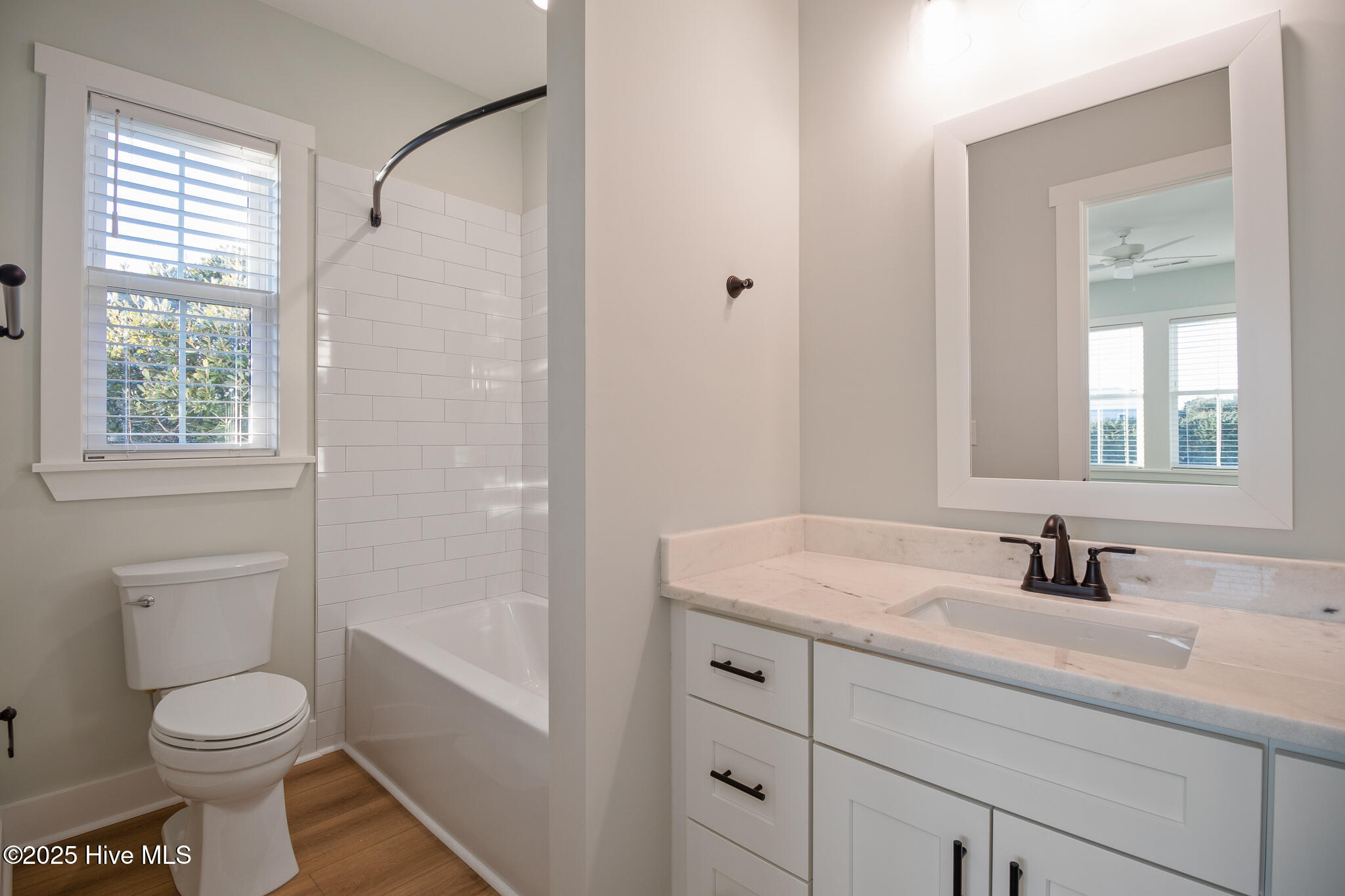 100568603 | Photo 27