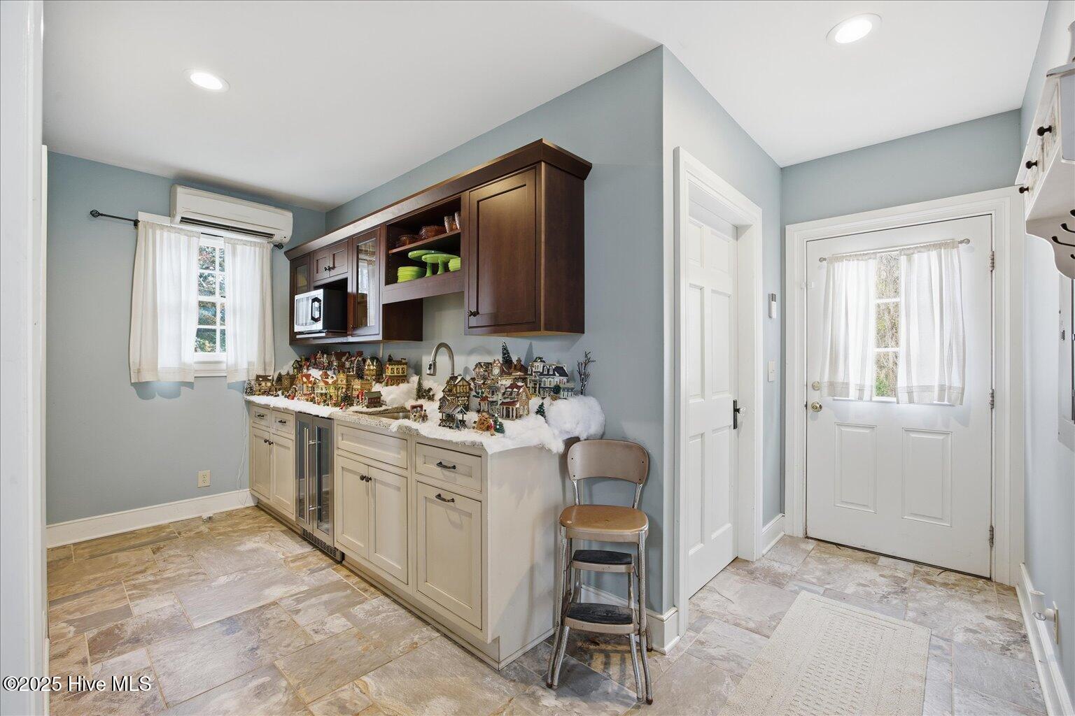 100545633 | Photo 18