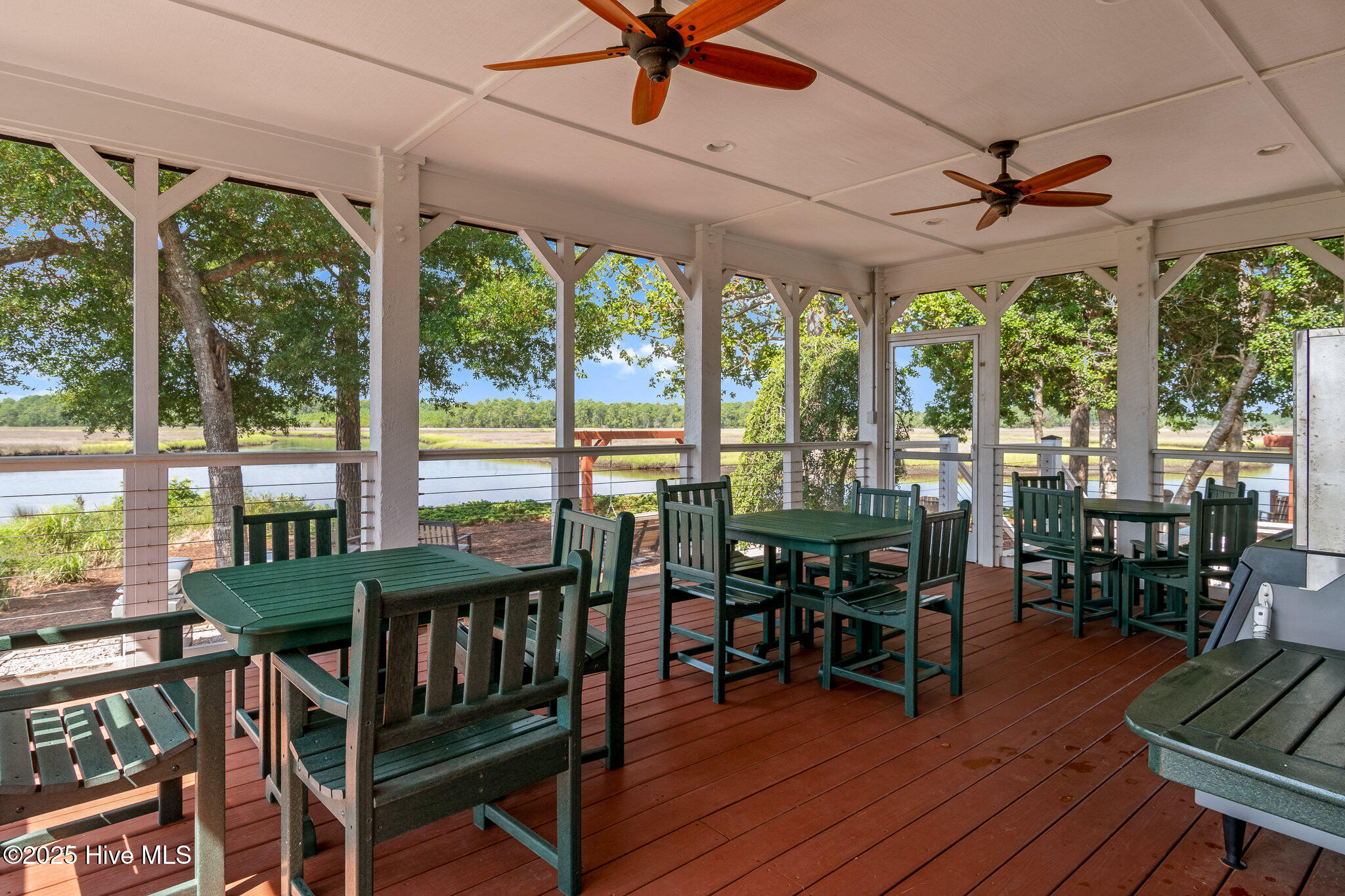 100533219 | Photo 55