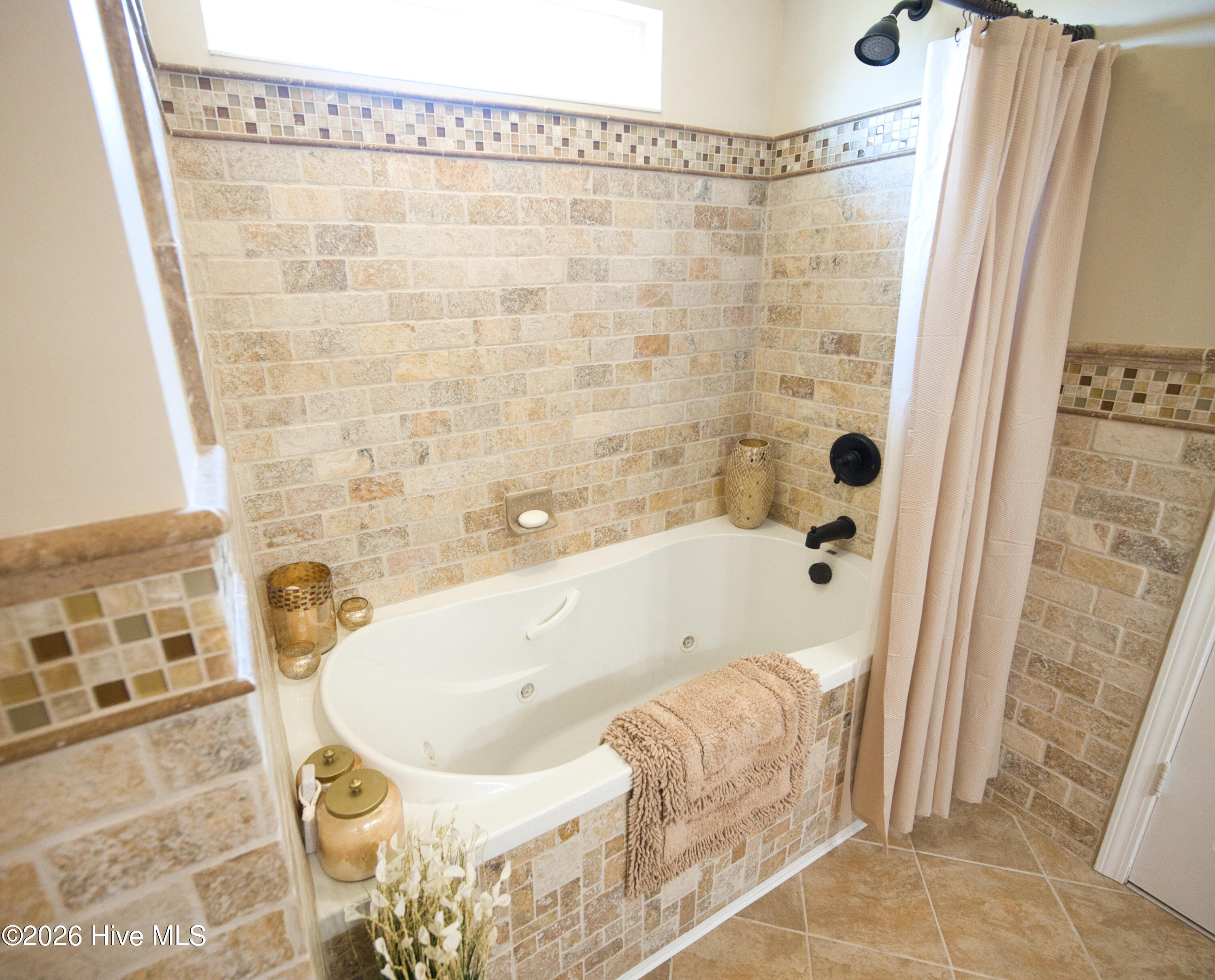 100569889 | Photo 38