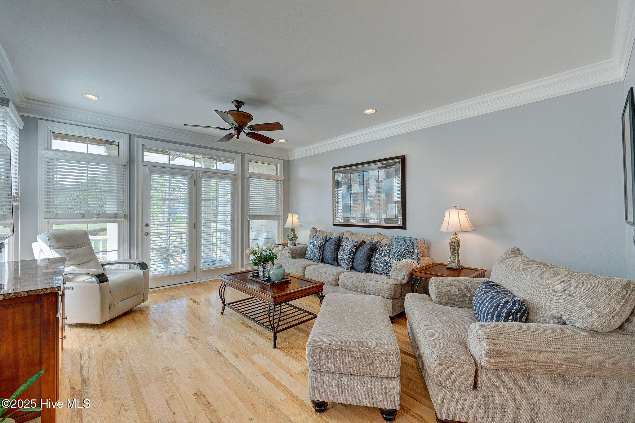 100533949 | Photo 17