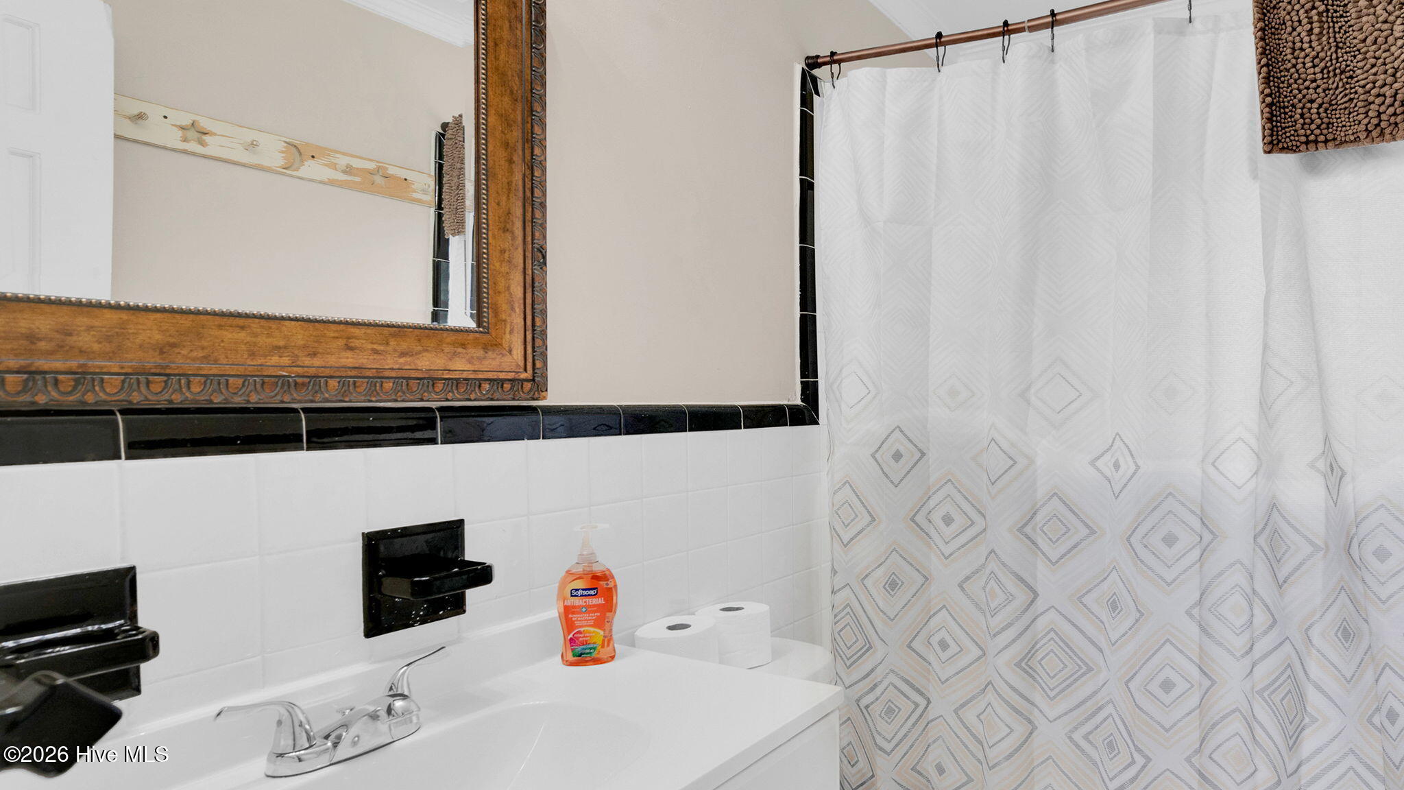 49-web-or-mls-1902 Sherwood Drive-49
