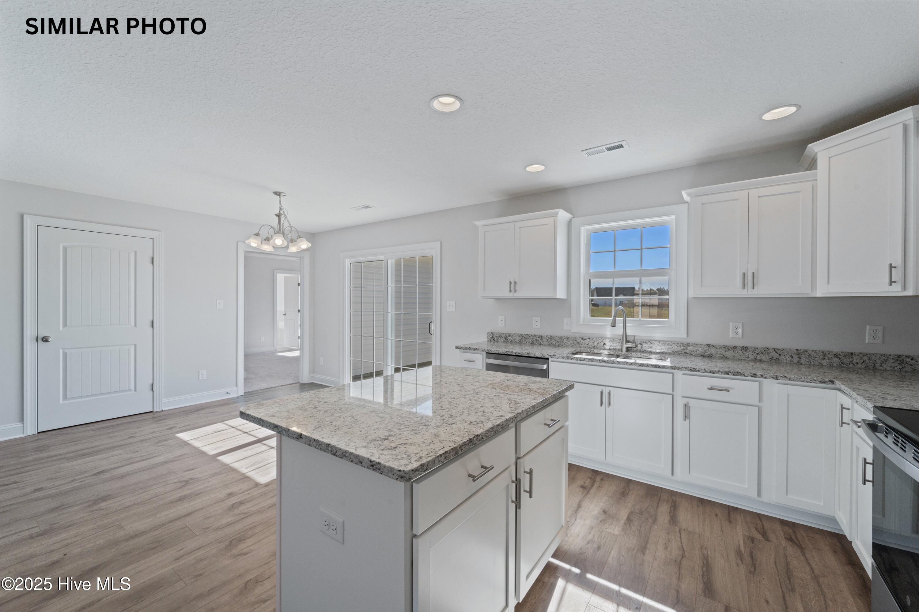 100530676 | Photo 15