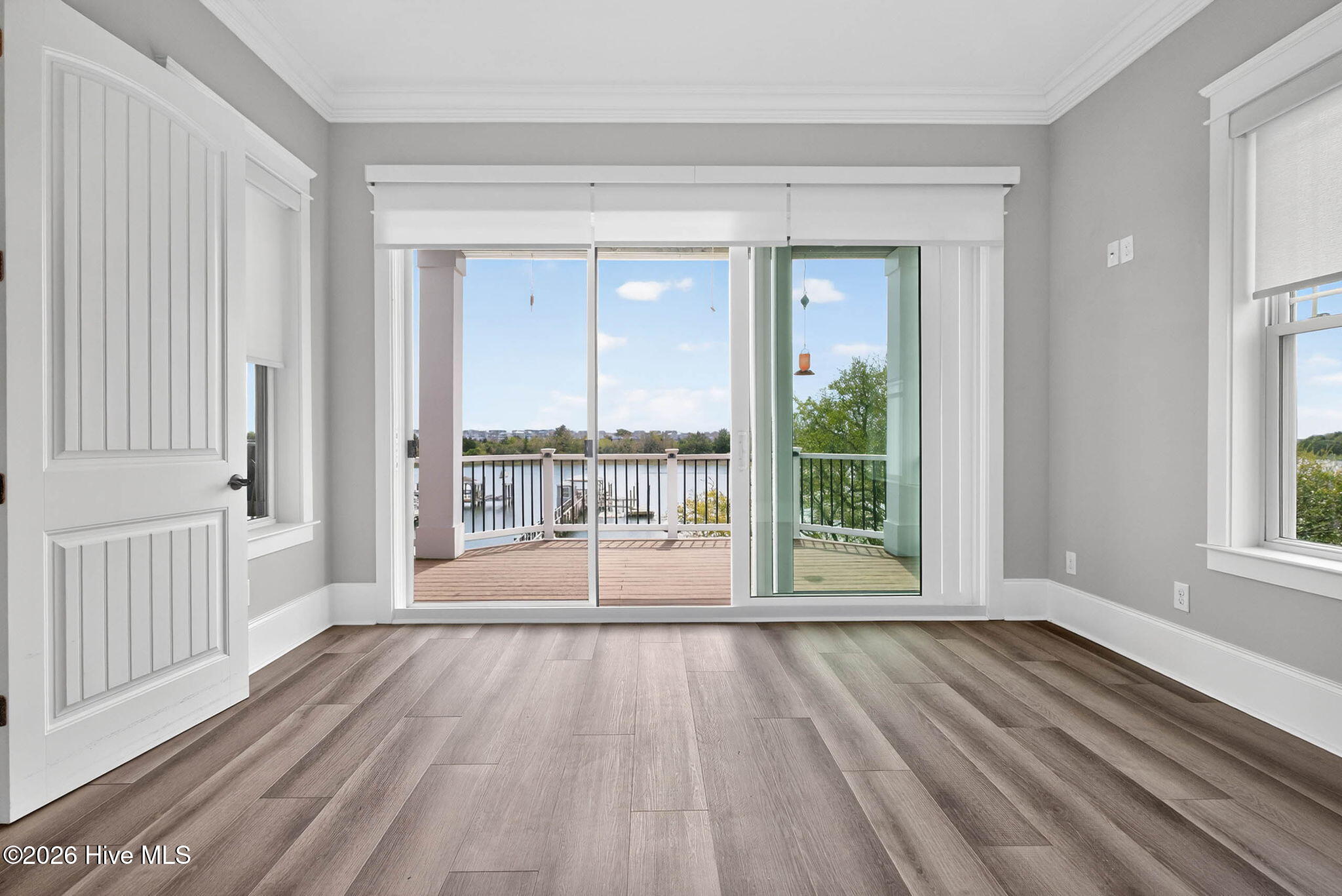 100563982 | Photo 25