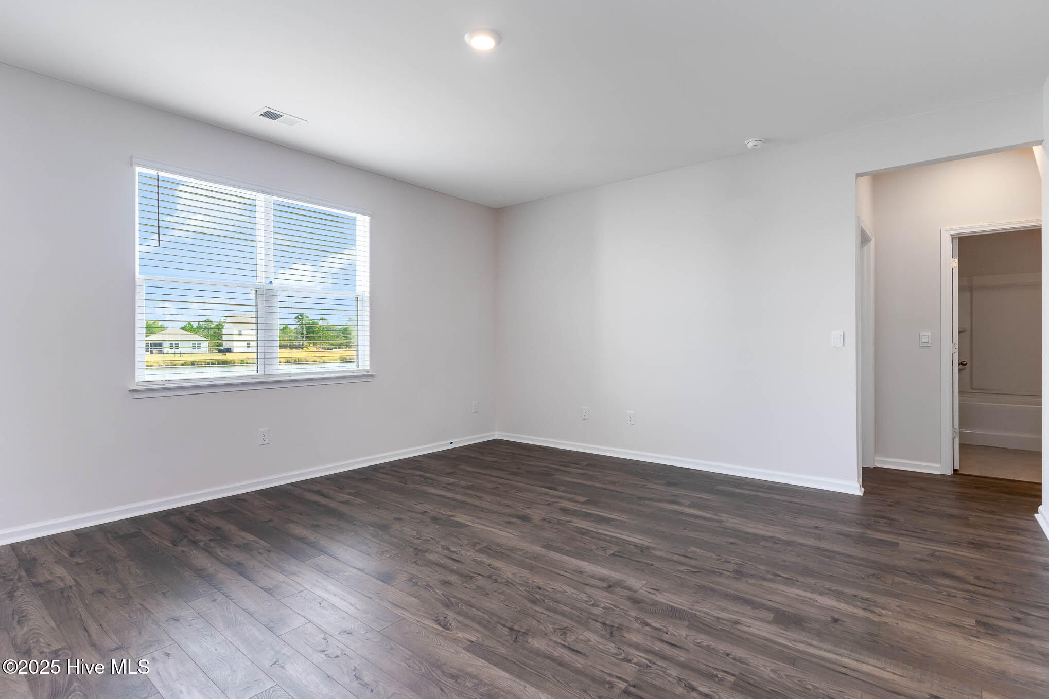 100550213 | Photo 13