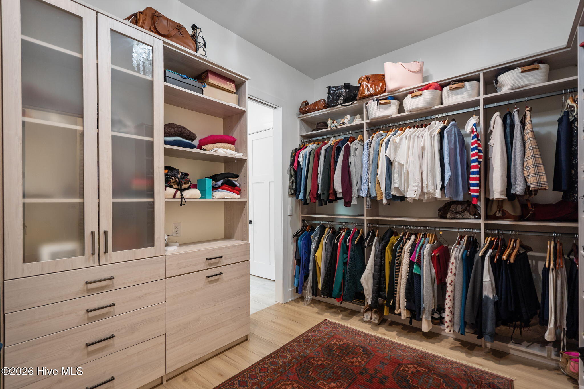 100566934 | Photo 40