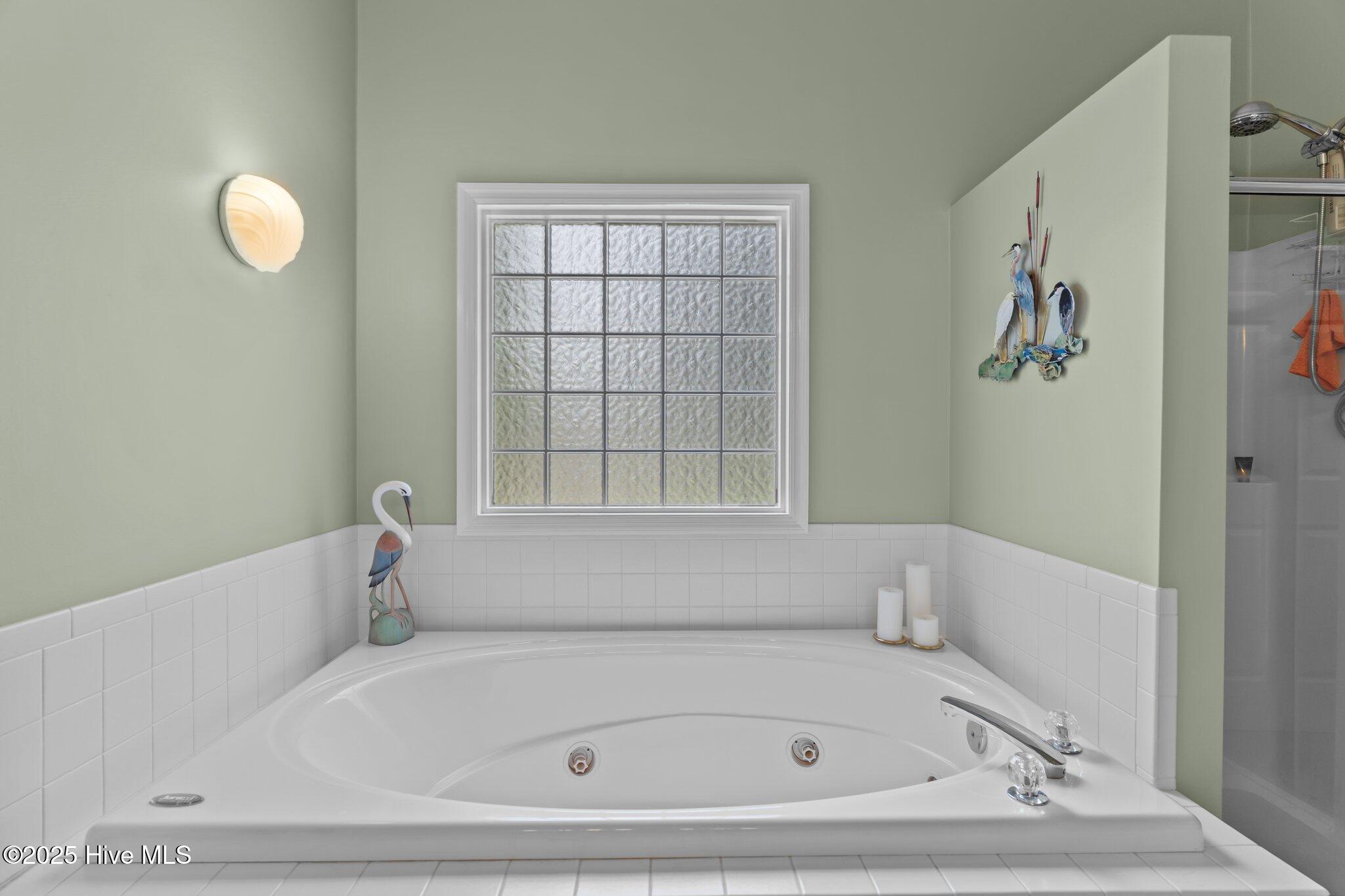 100521763 | Photo 24