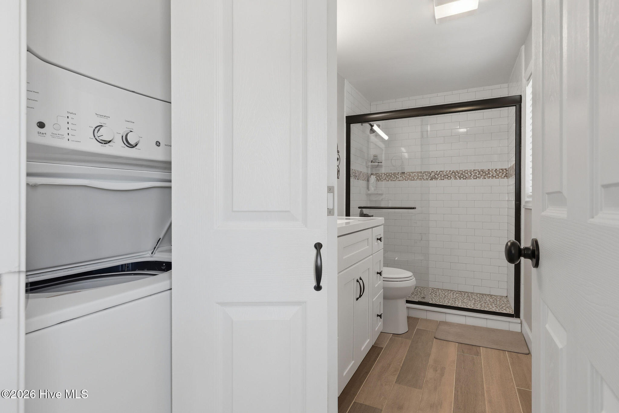 100566548 | Photo 24