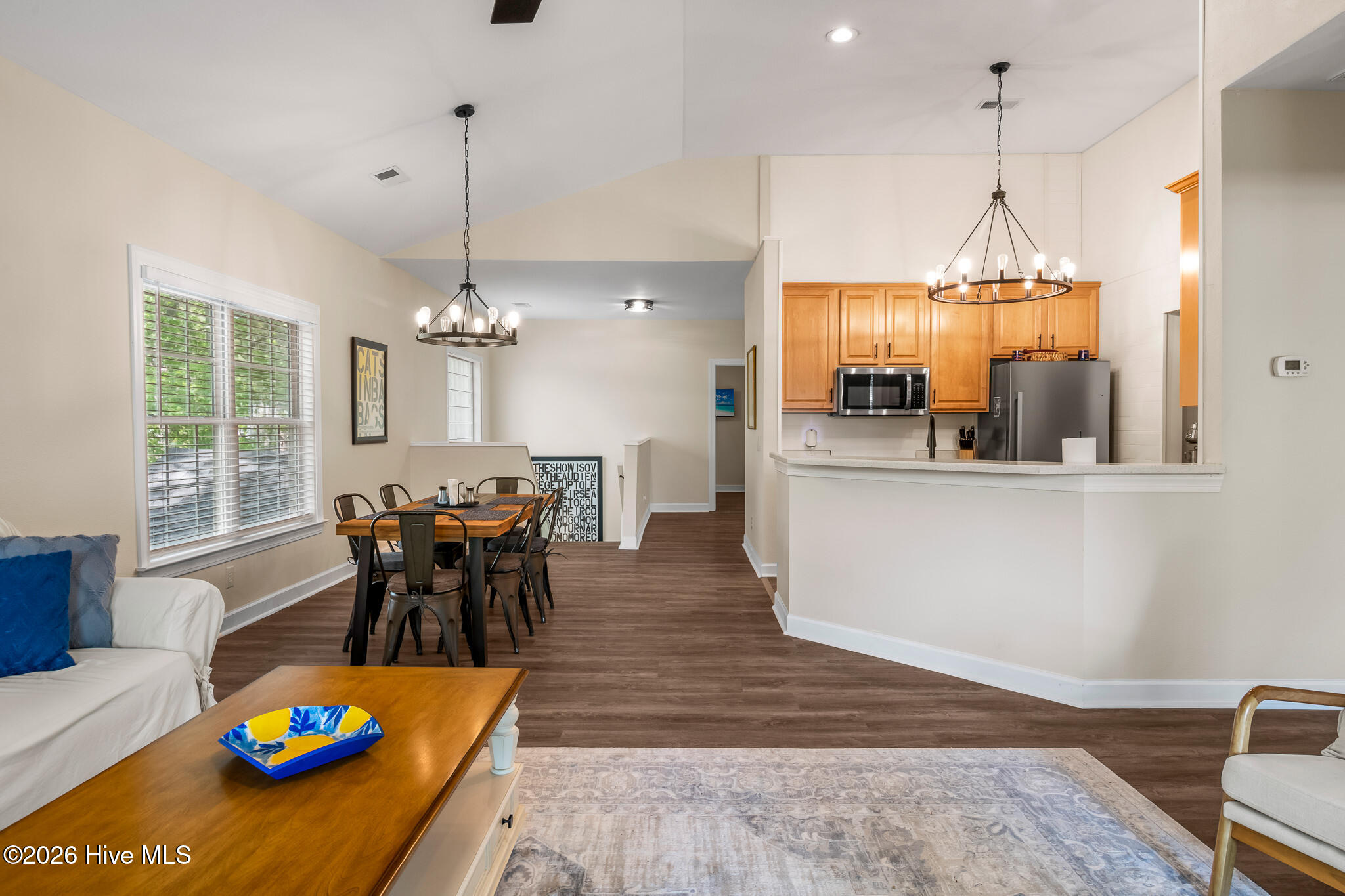 100568438 | Photo 15