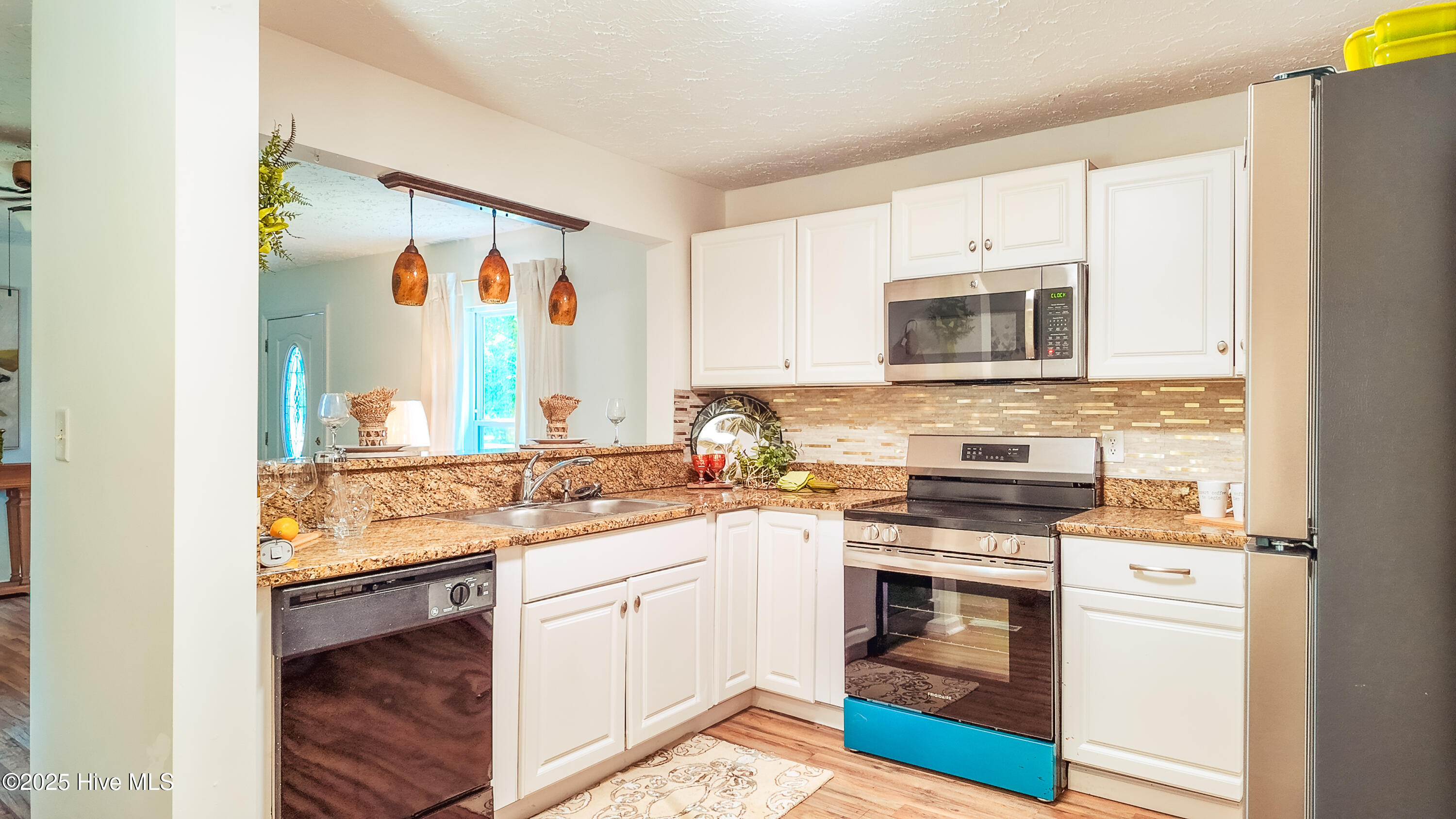 100517636 | Photo 14