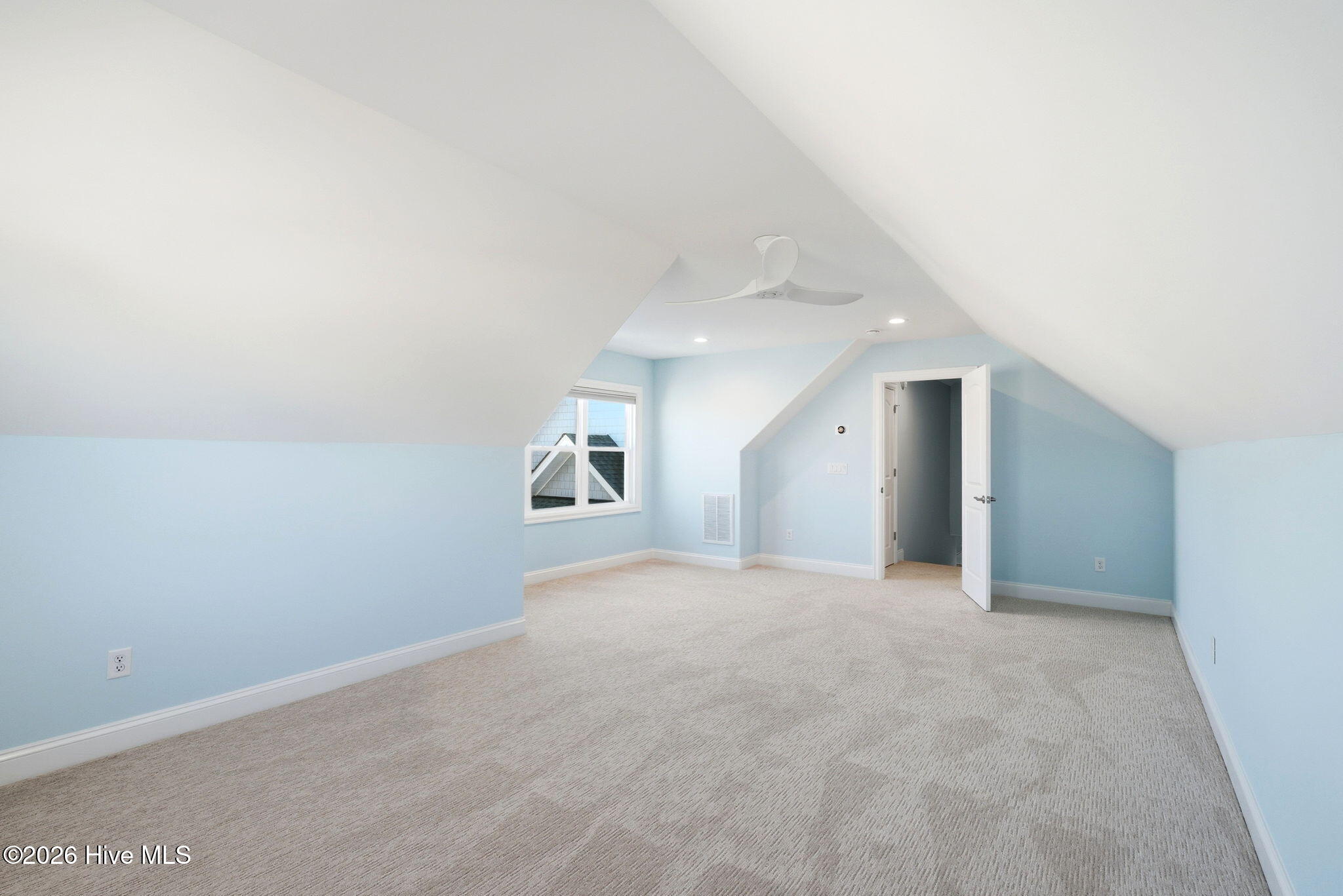 100555093 | Photo 39