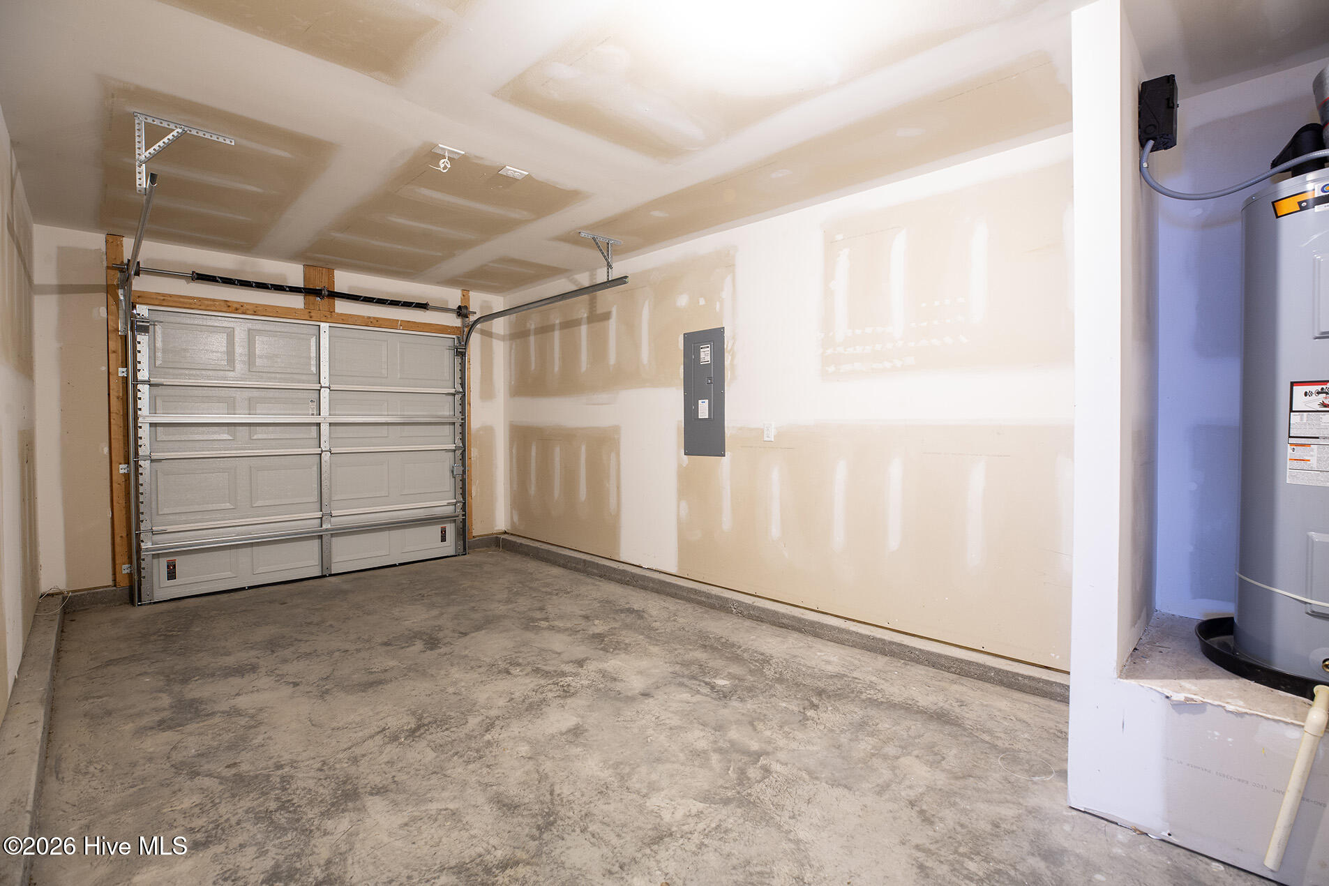 100547930 | Photo 34